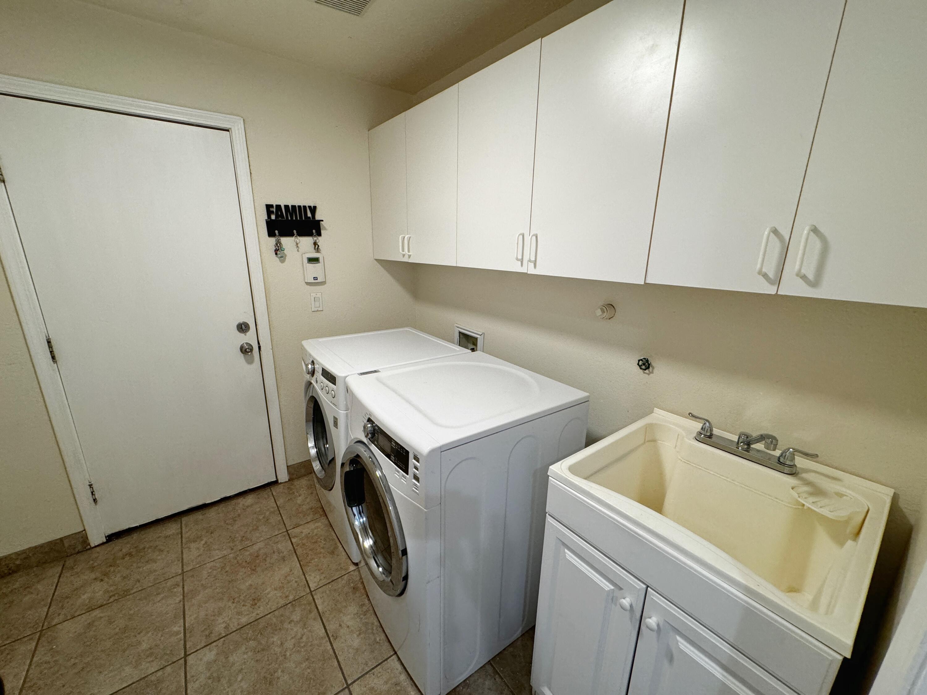 Photo 13 — 8704 Oakcrest Place NW