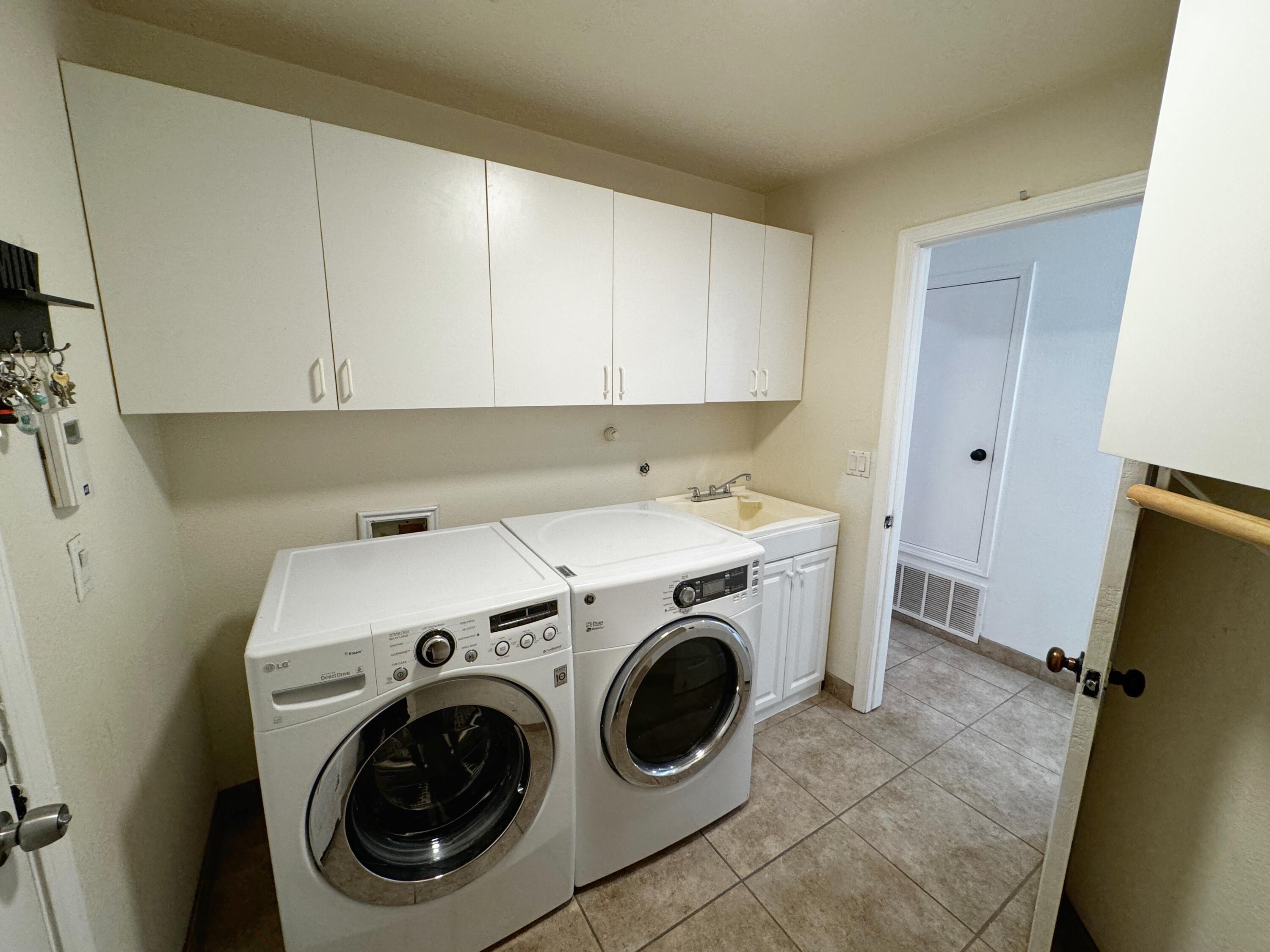 Photo 12 — 8704 Oakcrest Place NW