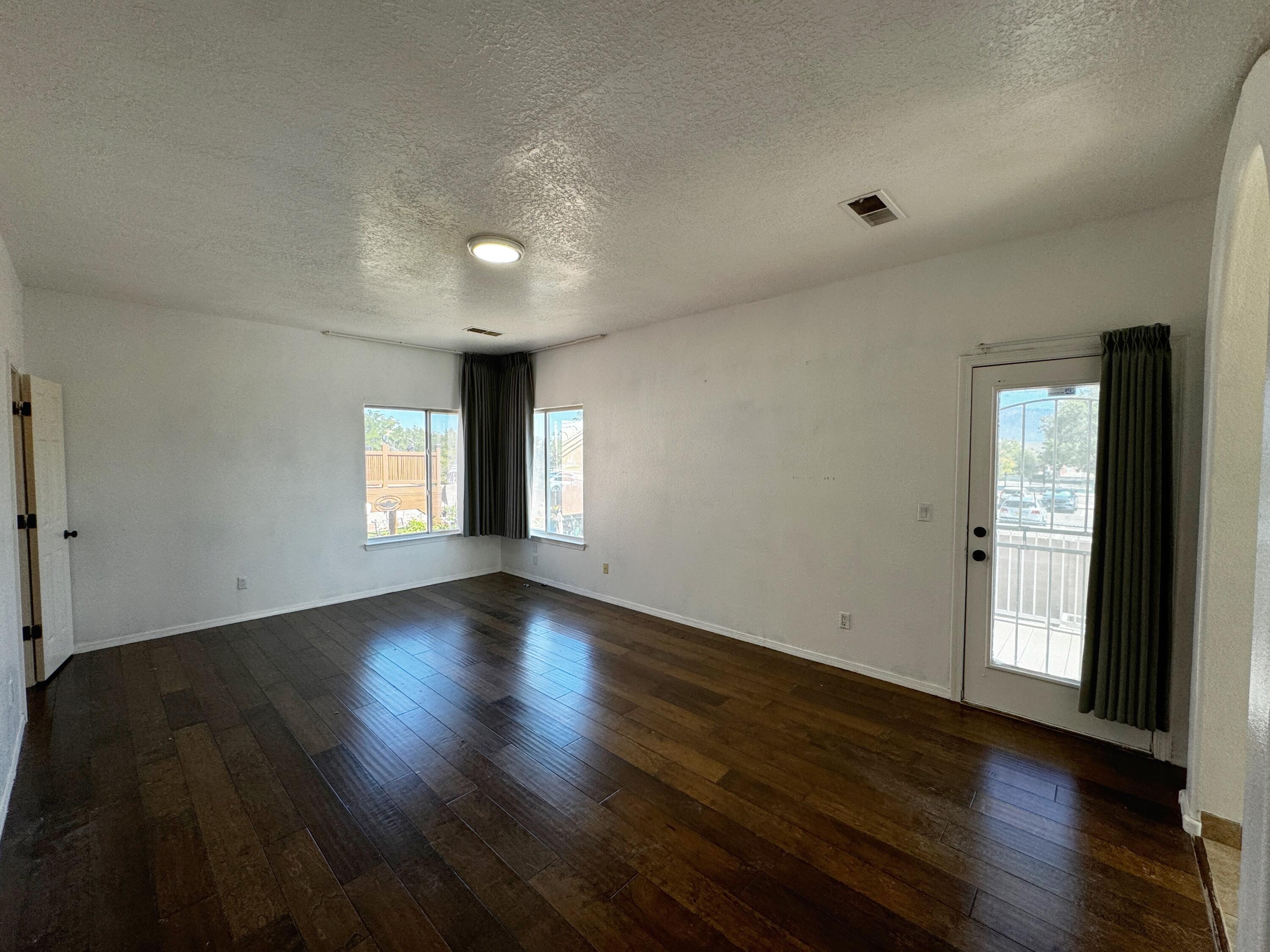 Photo 11 — 8704 Oakcrest Place NW