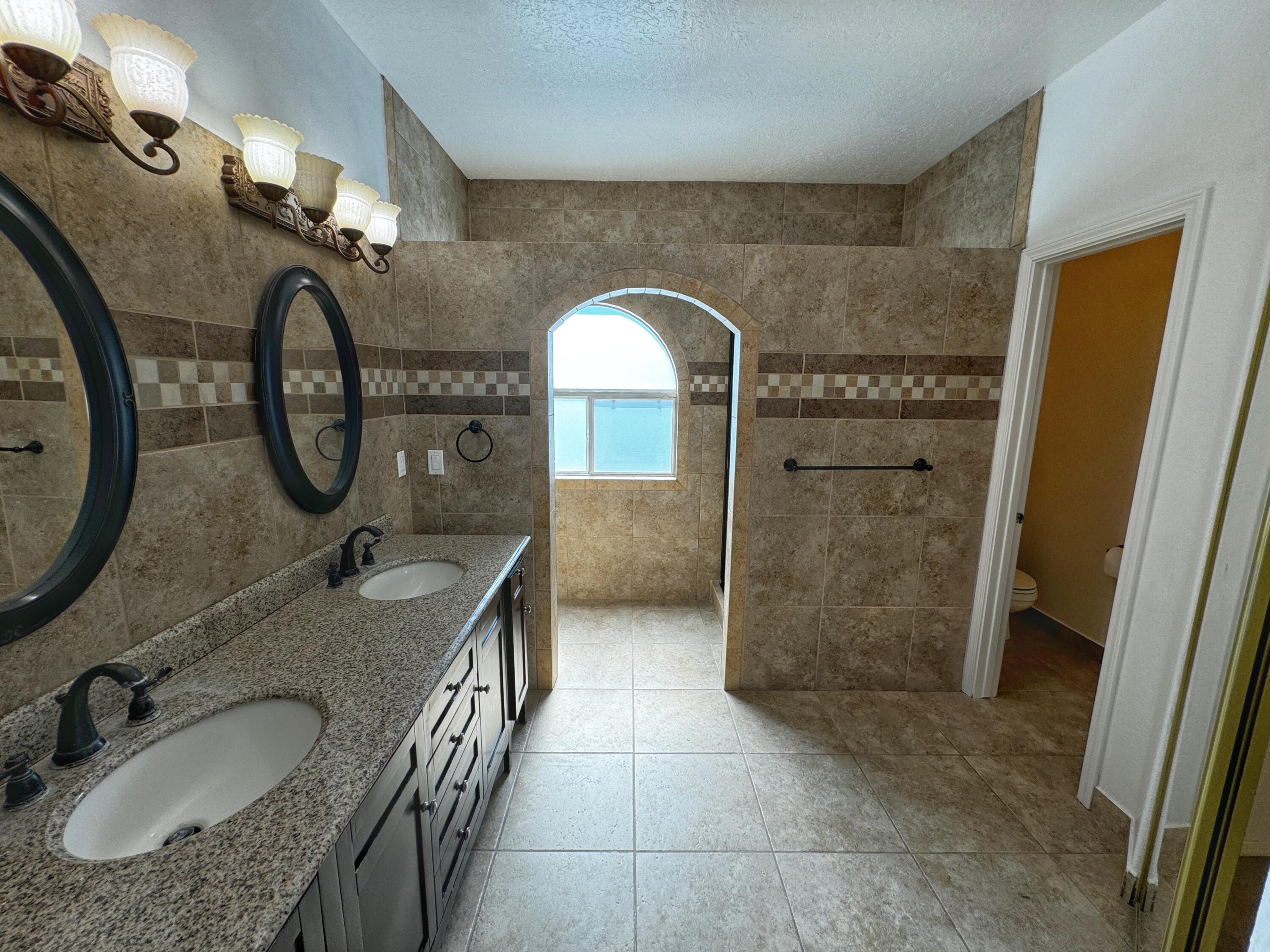 Photo 9 — 8704 Oakcrest Place NW
