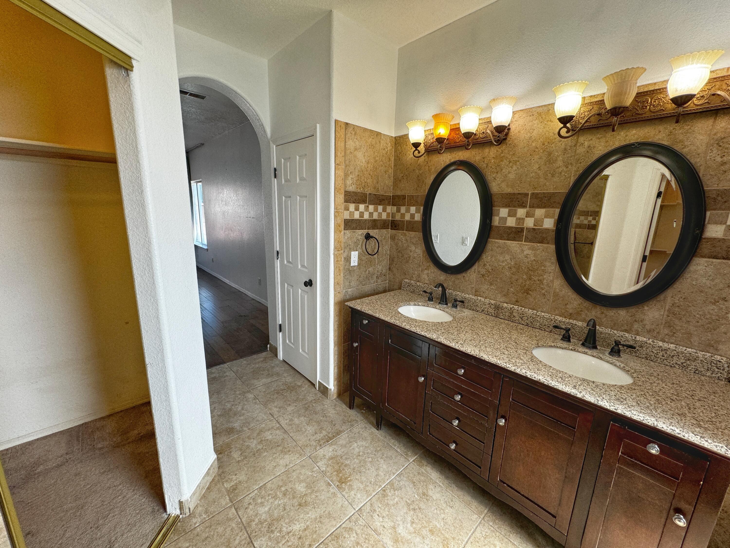 Photo 8 — 8704 Oakcrest Place NW