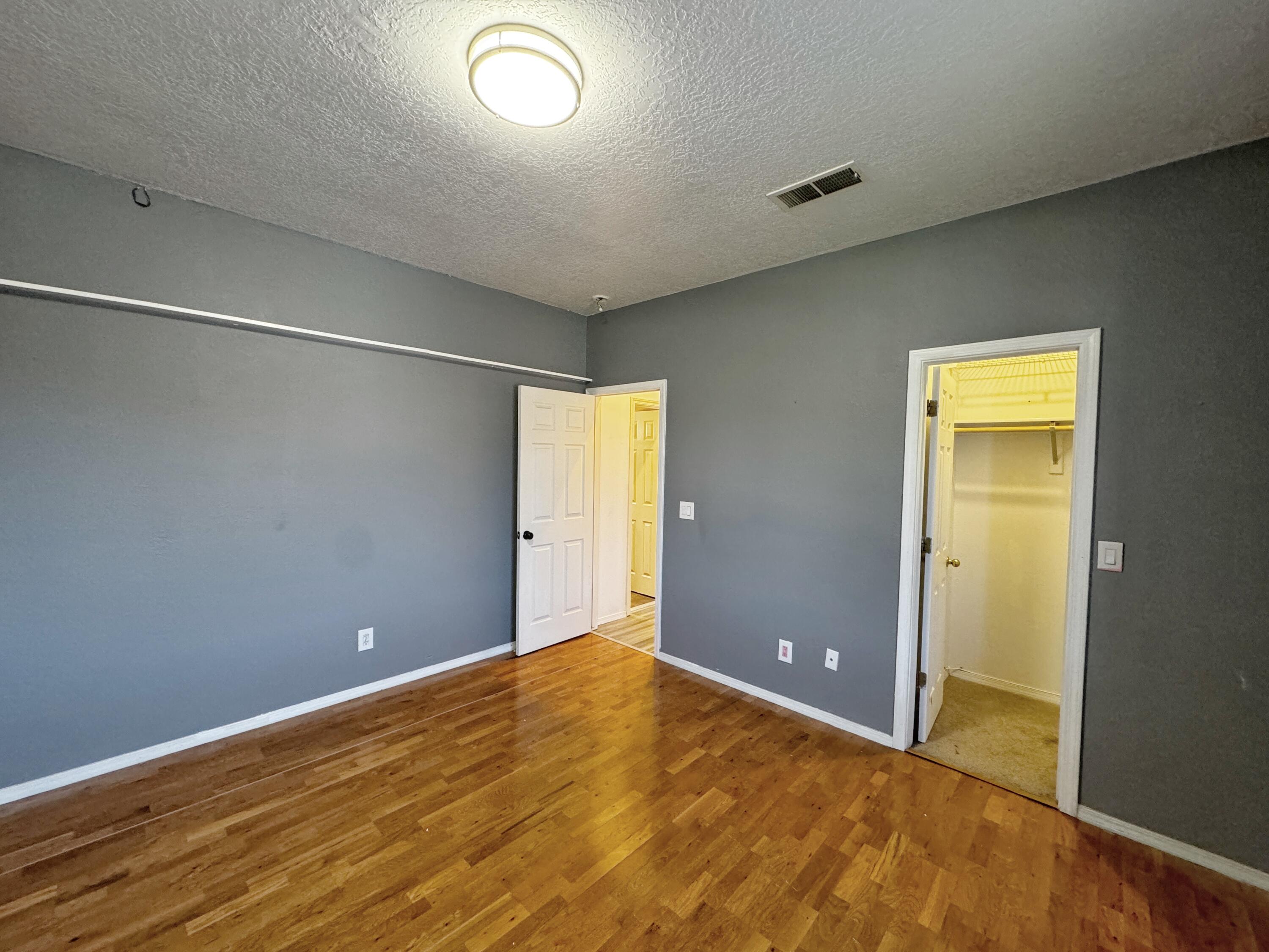 Photo 5 — 8704 Oakcrest Place NW