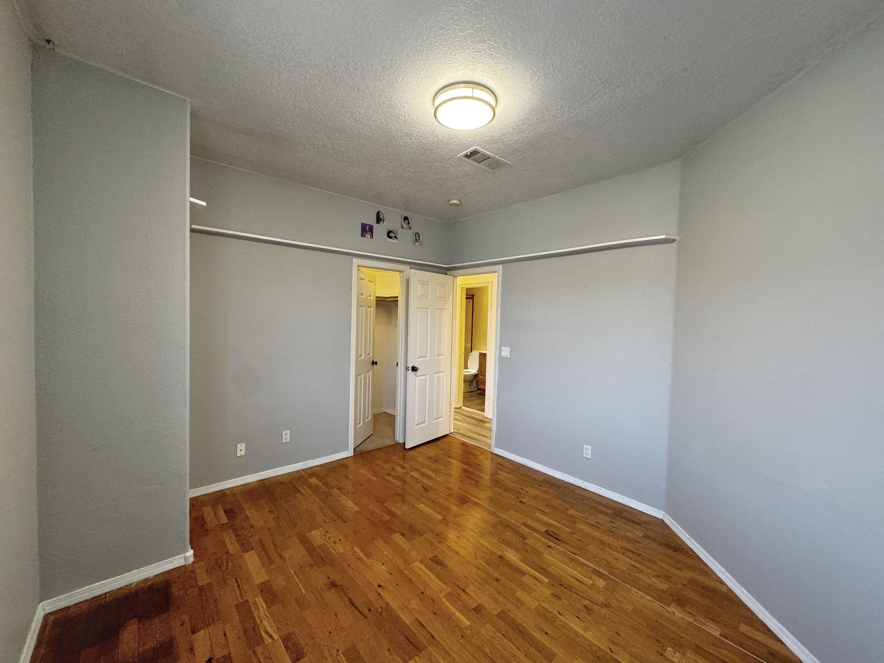 Photo 3 — 8704 Oakcrest Place NW