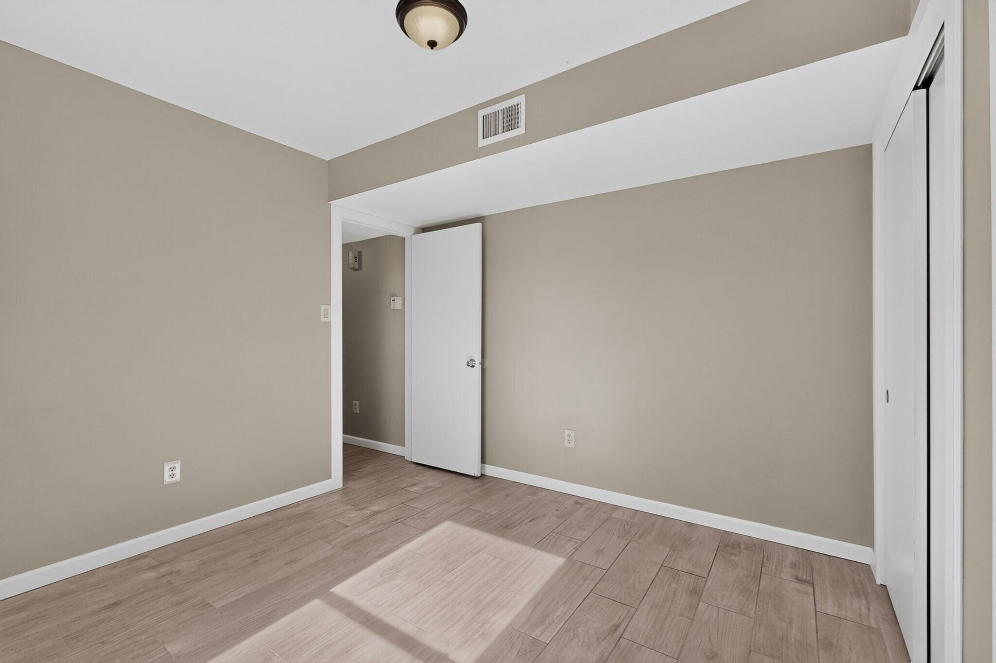 Photo 17 — 8001 Independence Drive NW