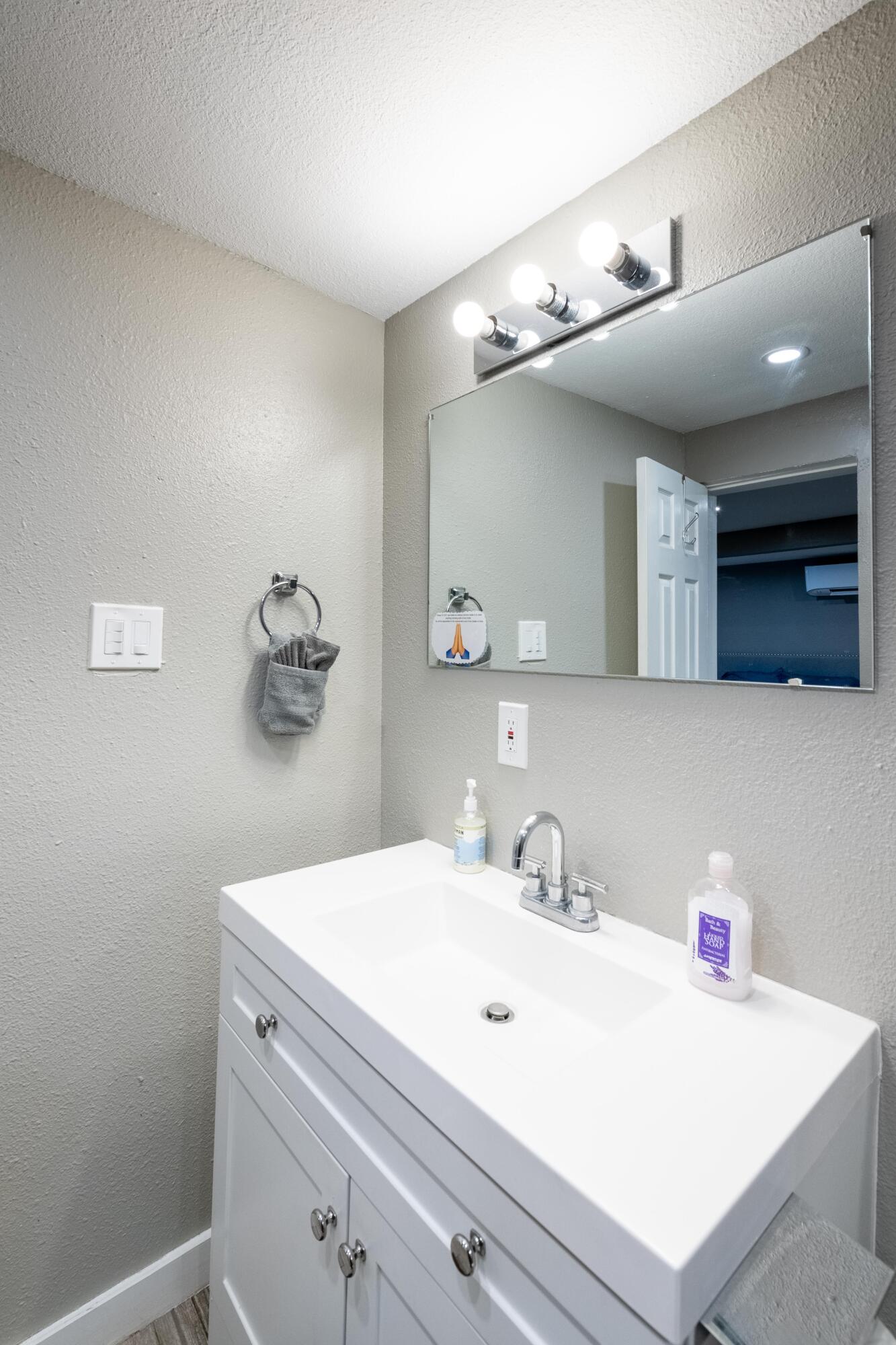 Photo 7 — 704 Pacific Avenue SW