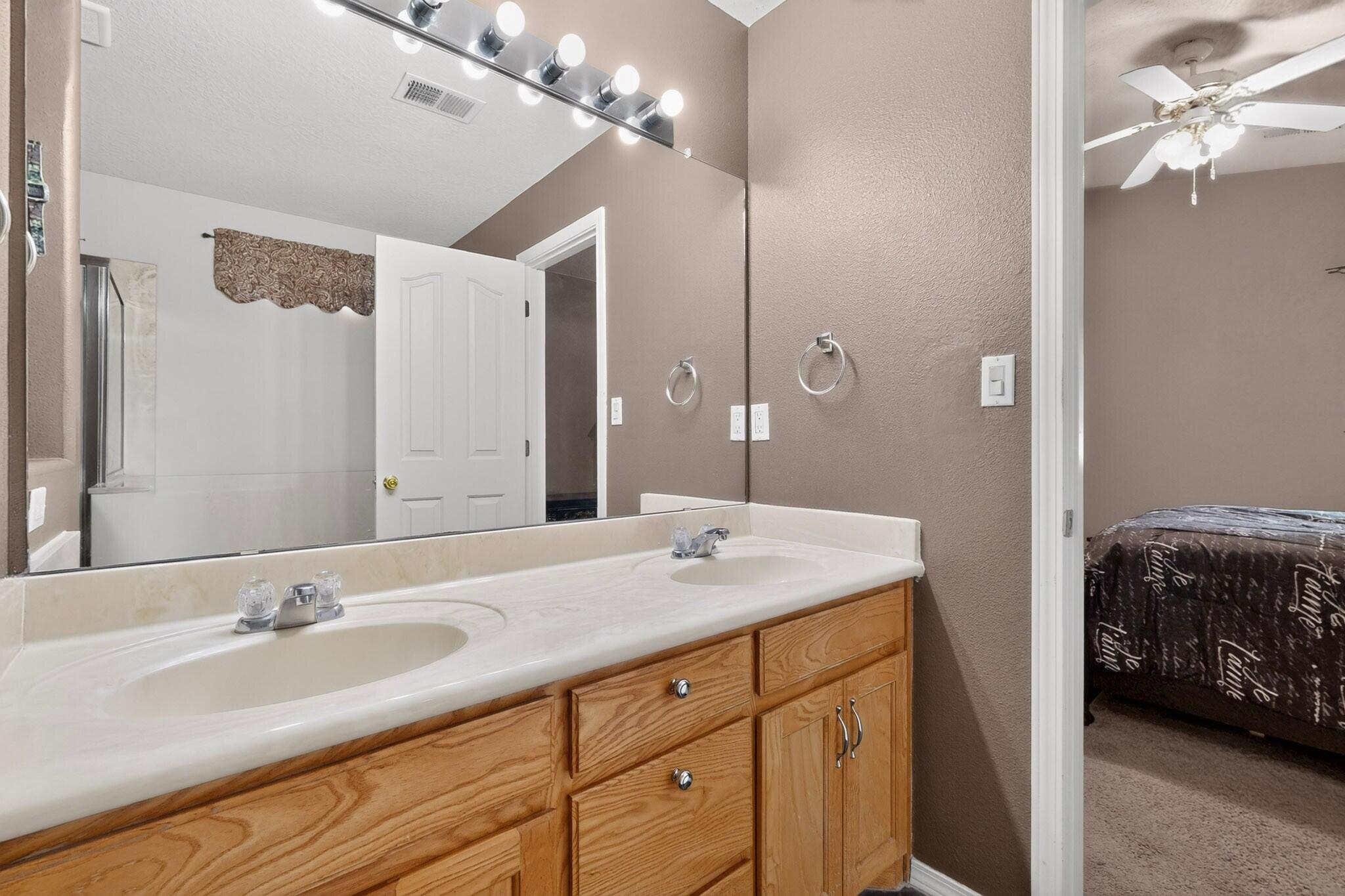 Photo 19 — 636 Escavada Street SW