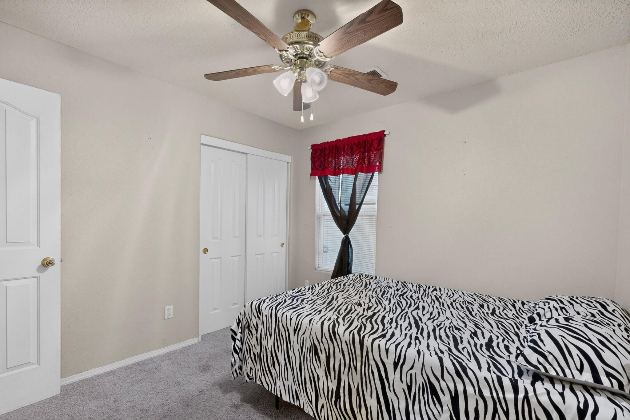 Photo 16 — 636 Escavada Street SW