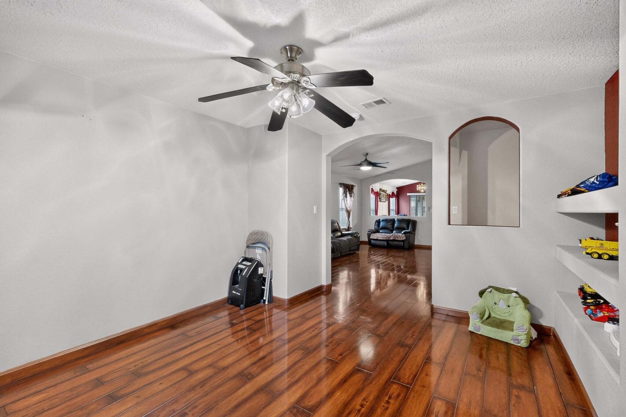 Photo 12 — 636 Escavada Street SW