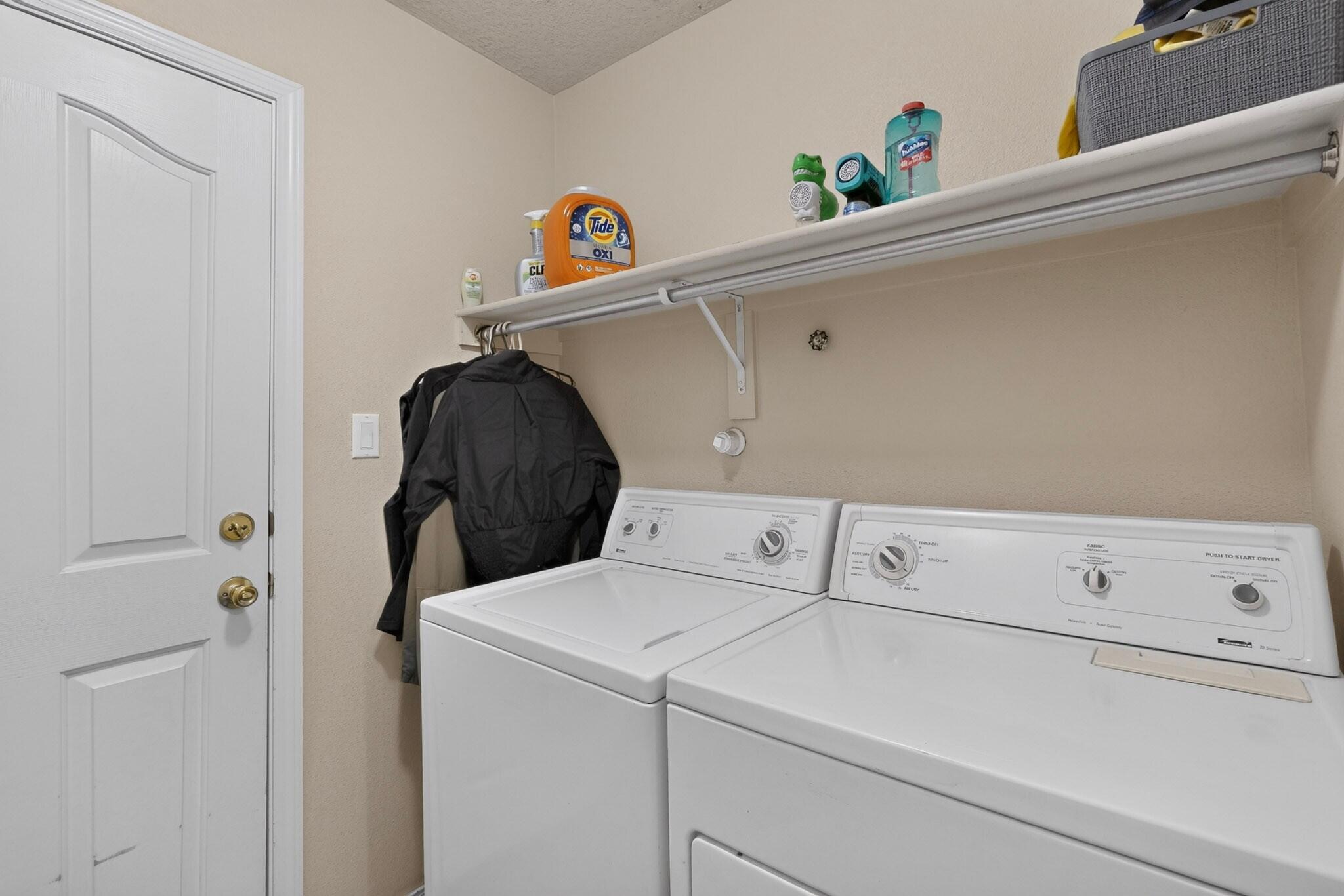Photo 11 — 636 Escavada Street SW