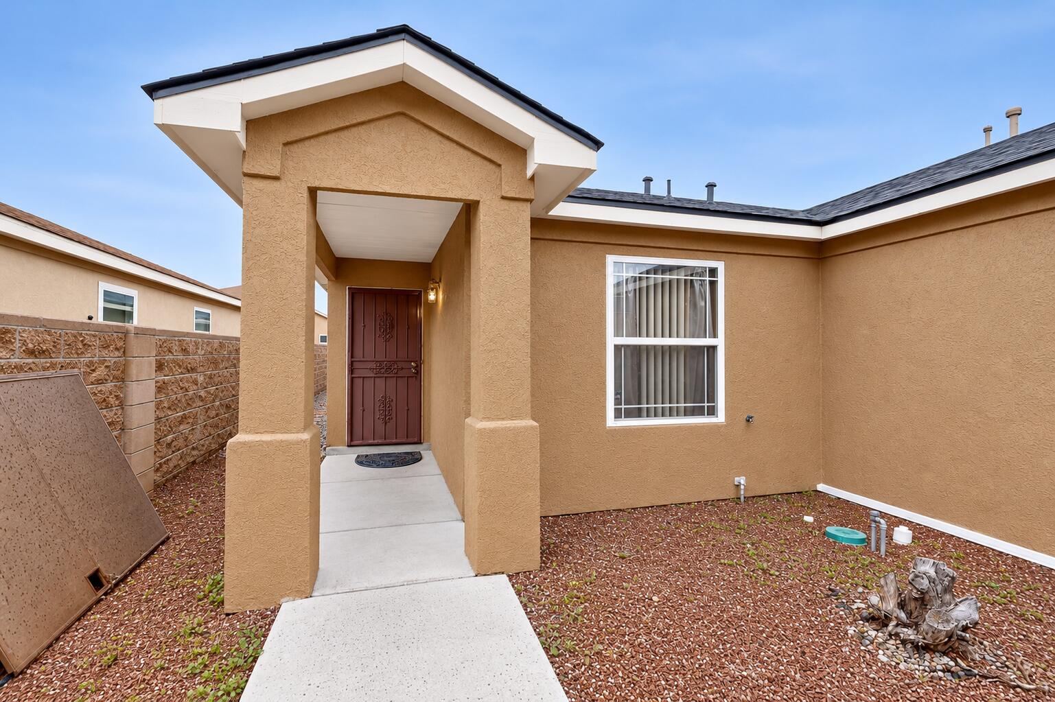 Photo 7 — 636 Escavada Street SW