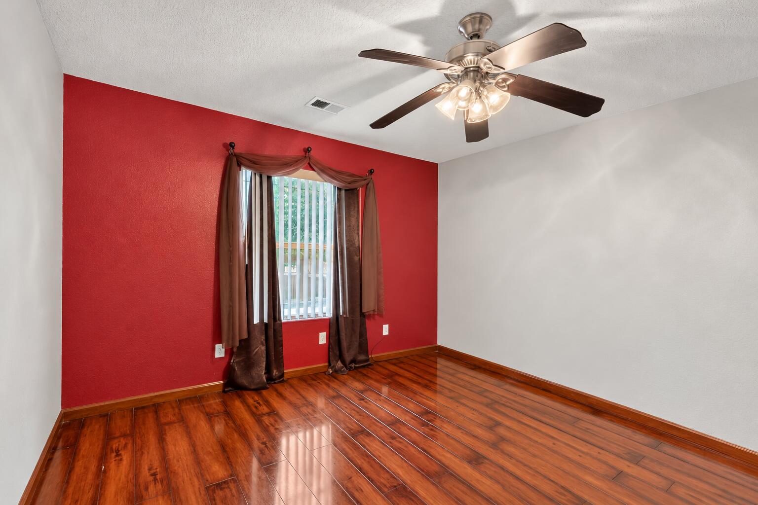 Photo 4 — 636 Escavada Street SW