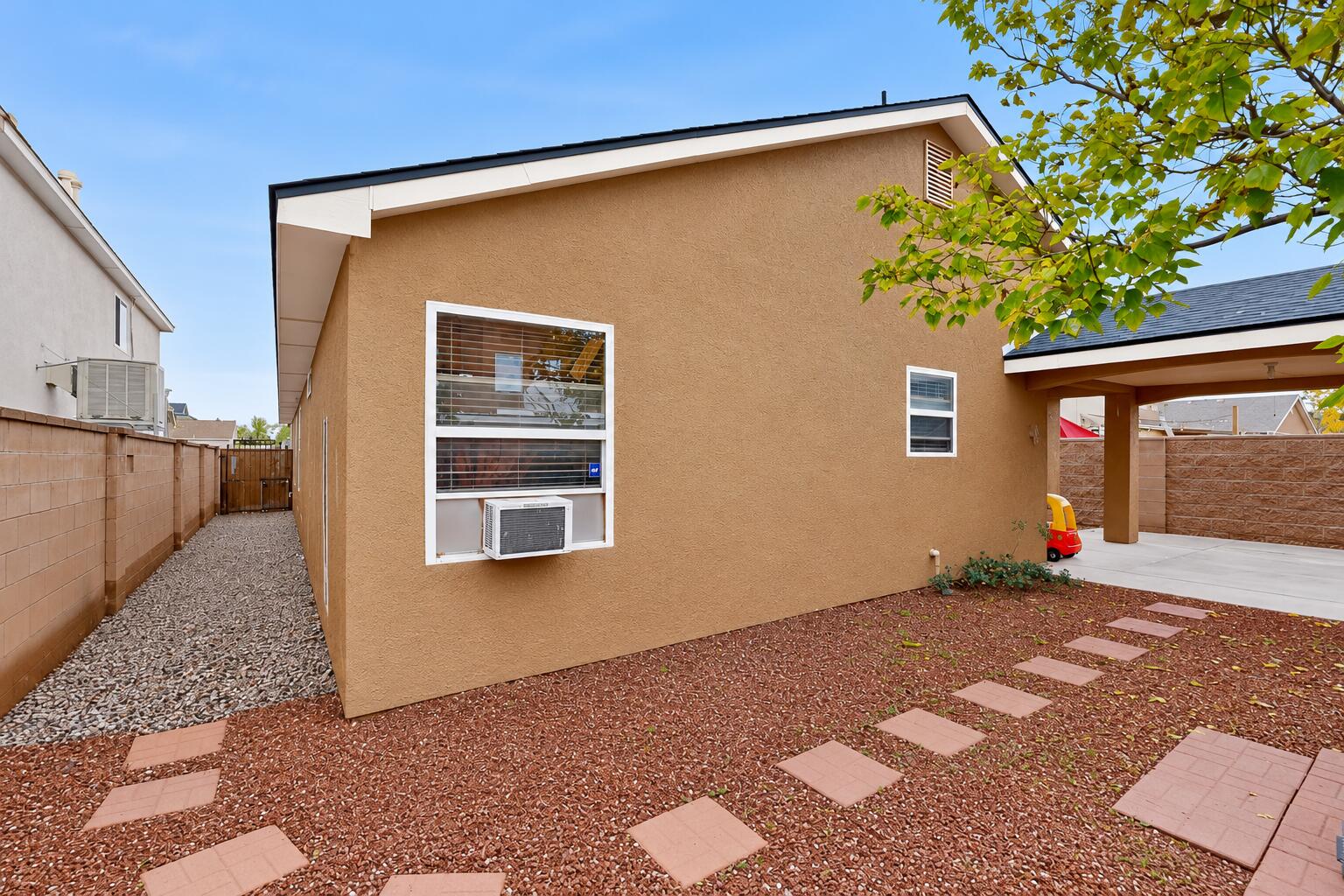 Photo 3 — 636 Escavada Street SW