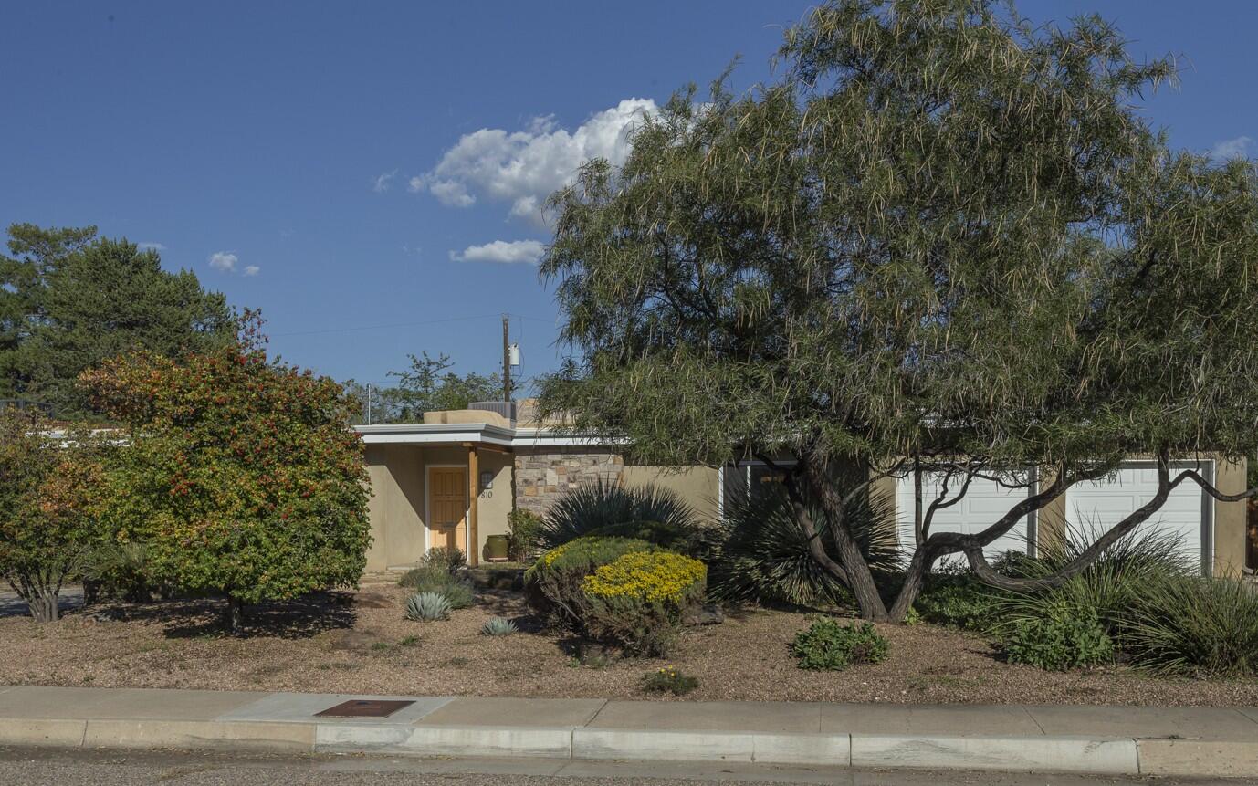 810 Parkland Circle SE, Albuquerque, NM 87108