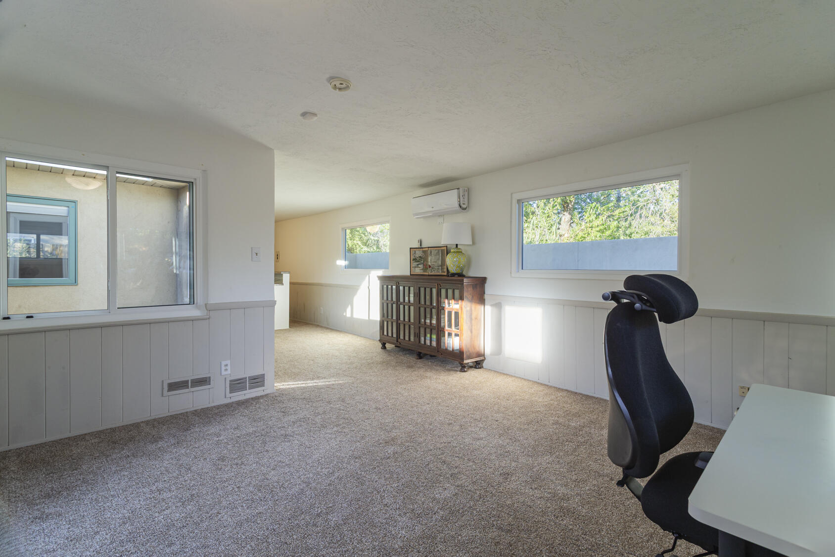 Photo 18 — 810 Parkland Circle SE