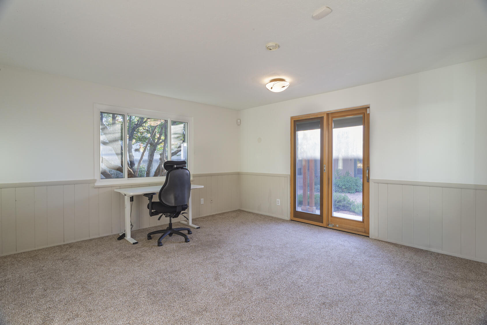 Photo 16 — 810 Parkland Circle SE