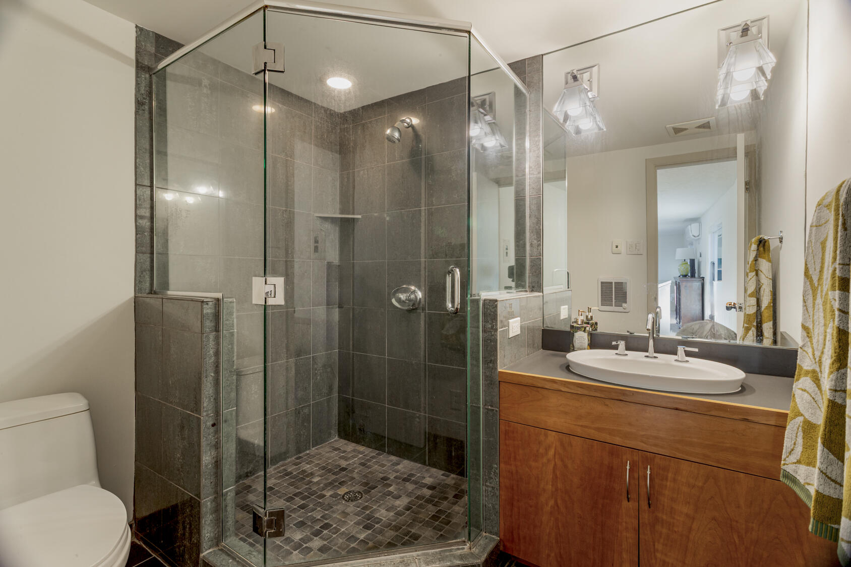 Photo 14 — 810 Parkland Circle SE