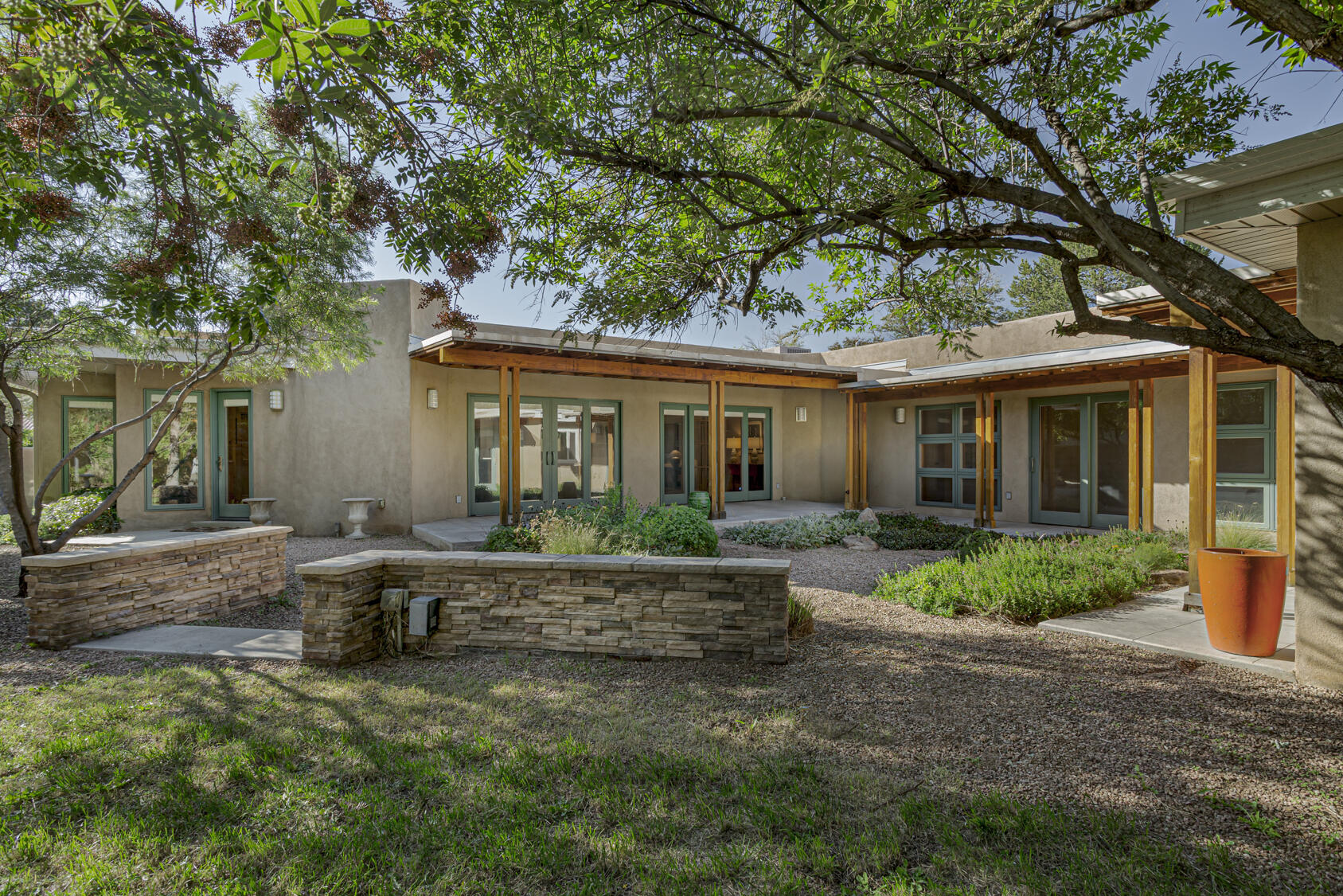 Photo 13 — 810 Parkland Circle SE