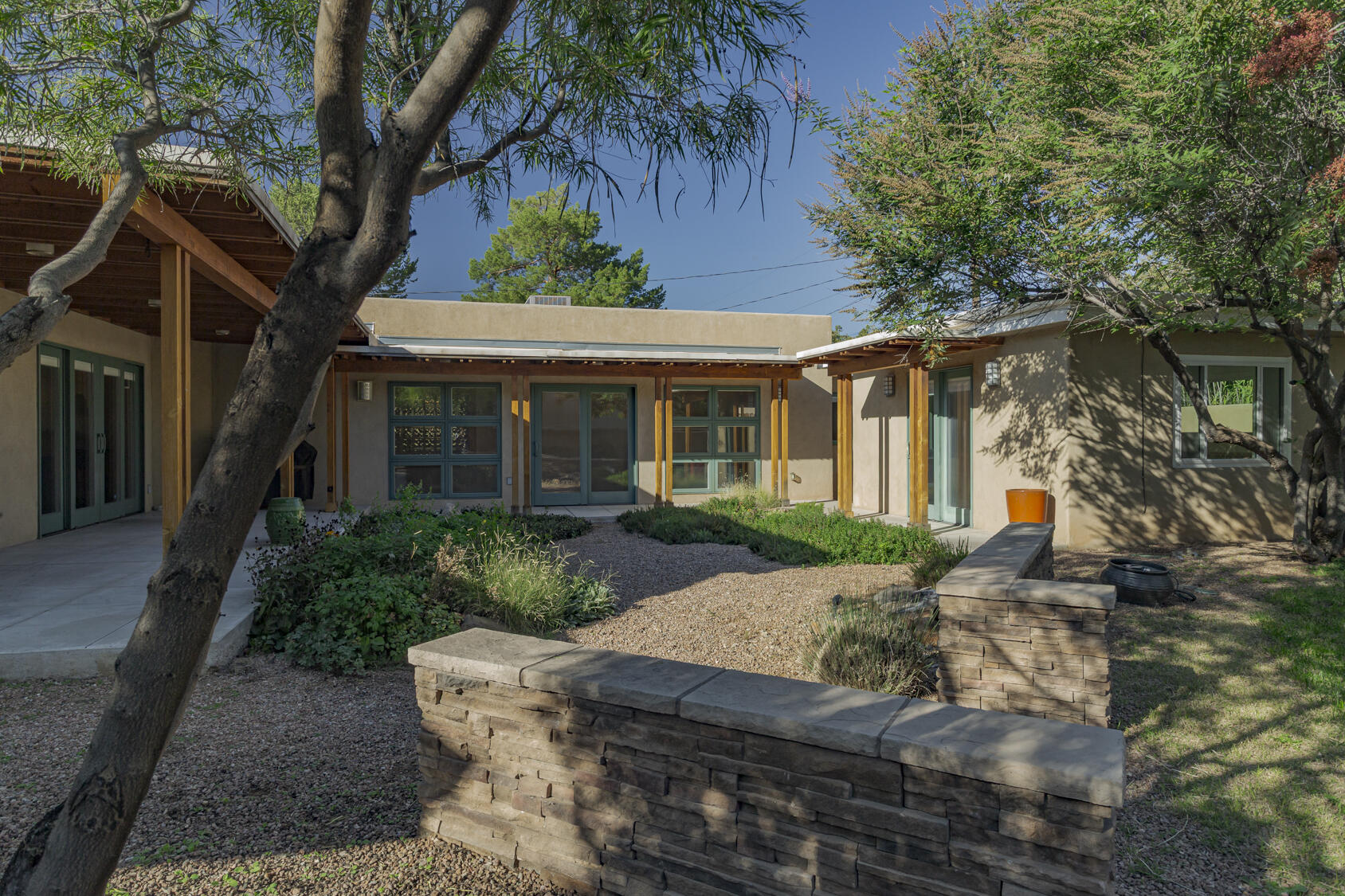 Photo 11 — 810 Parkland Circle SE