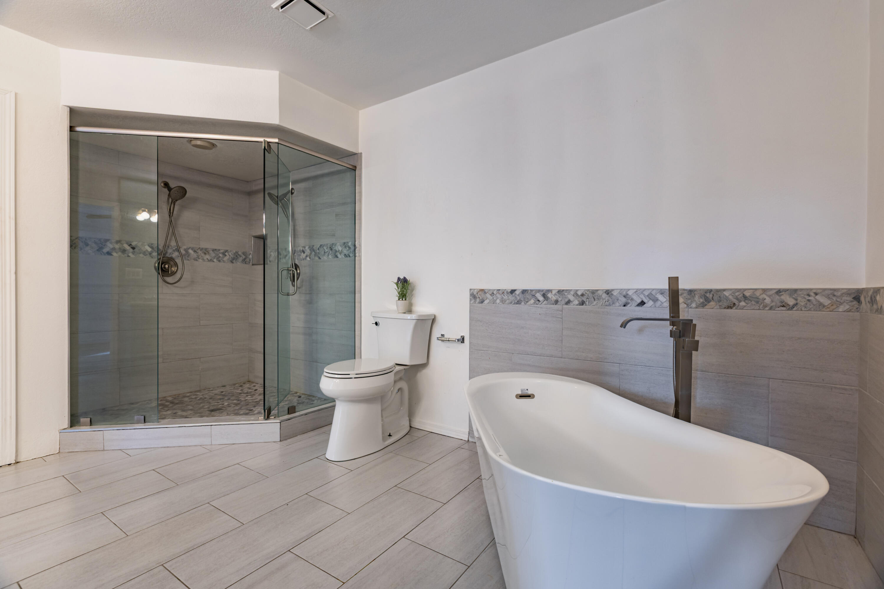 Photo 11 — 7501 Teakwood Drive NW