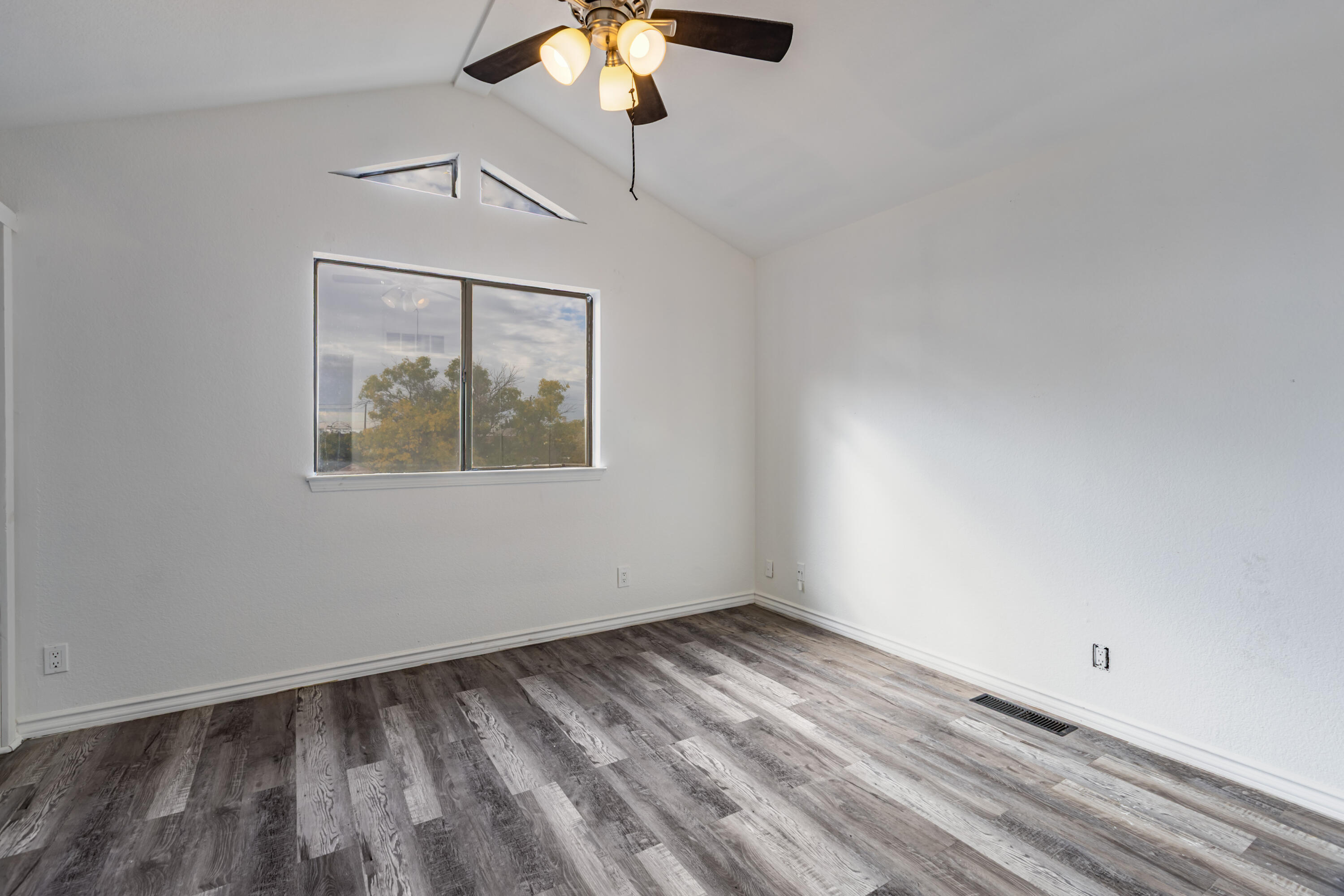 Photo 10 — 7501 Teakwood Drive NW