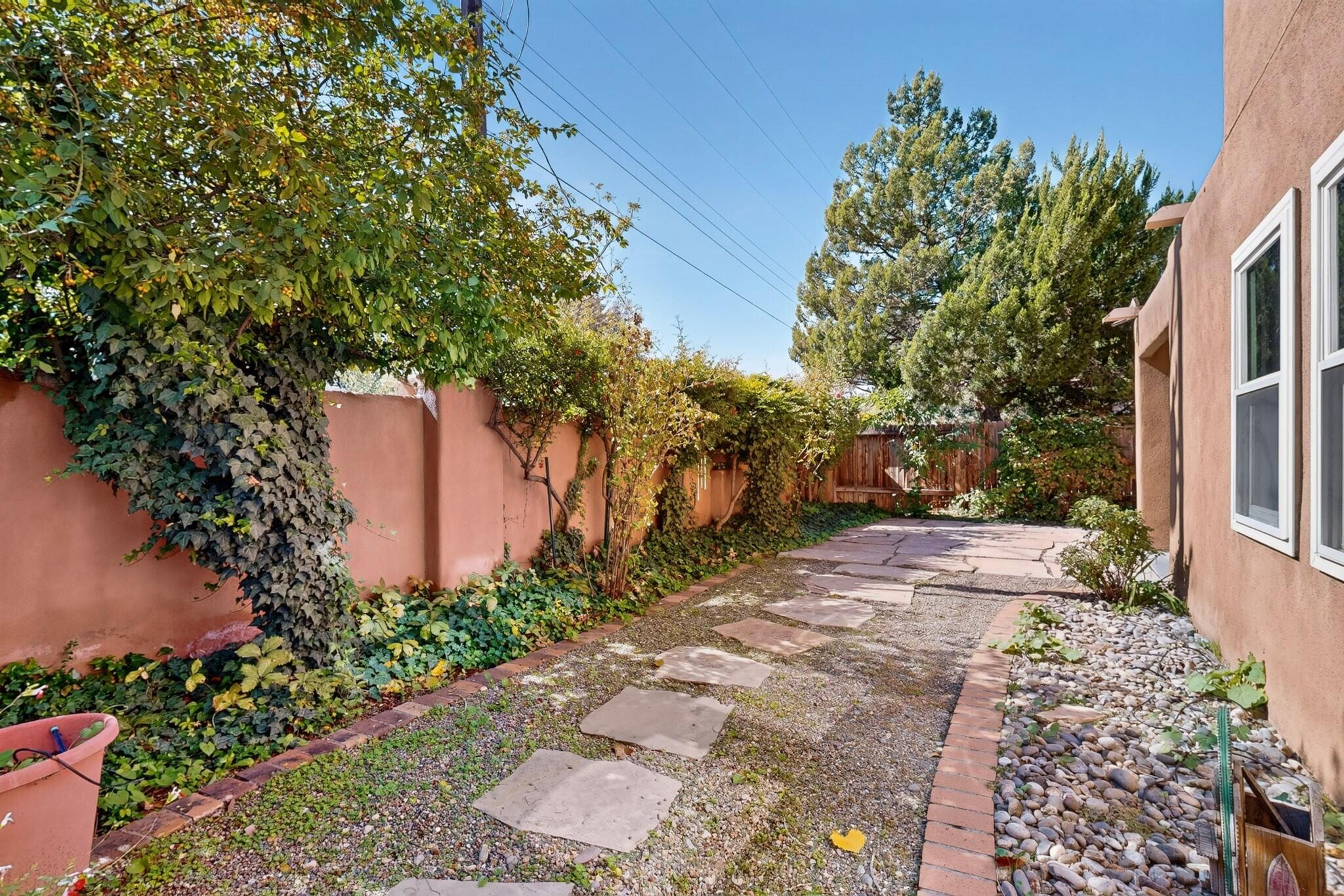 Photo 4 — 3116 Calle De Alamo NW