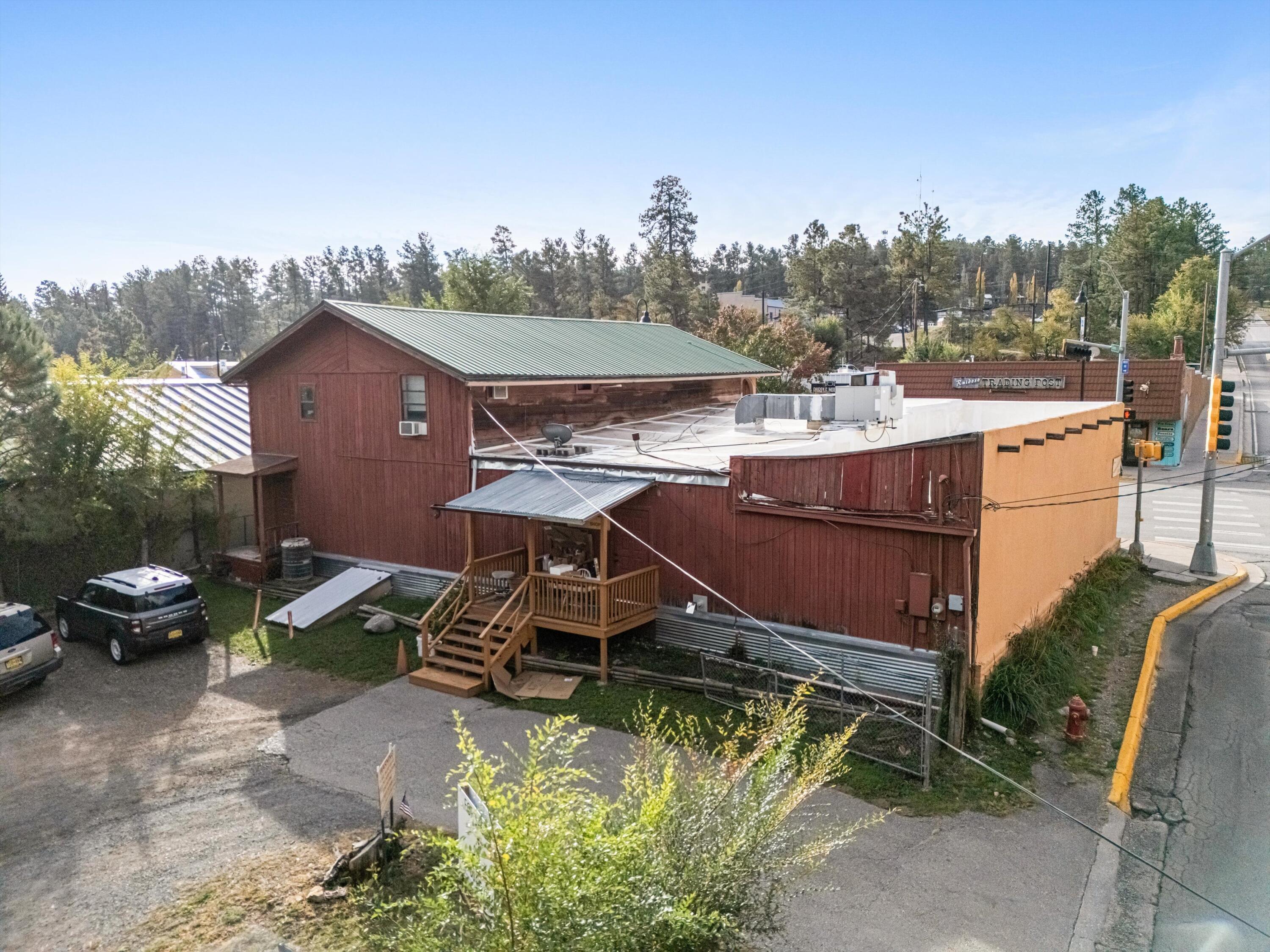 Photo 2 — 2550 Sudderth Drive