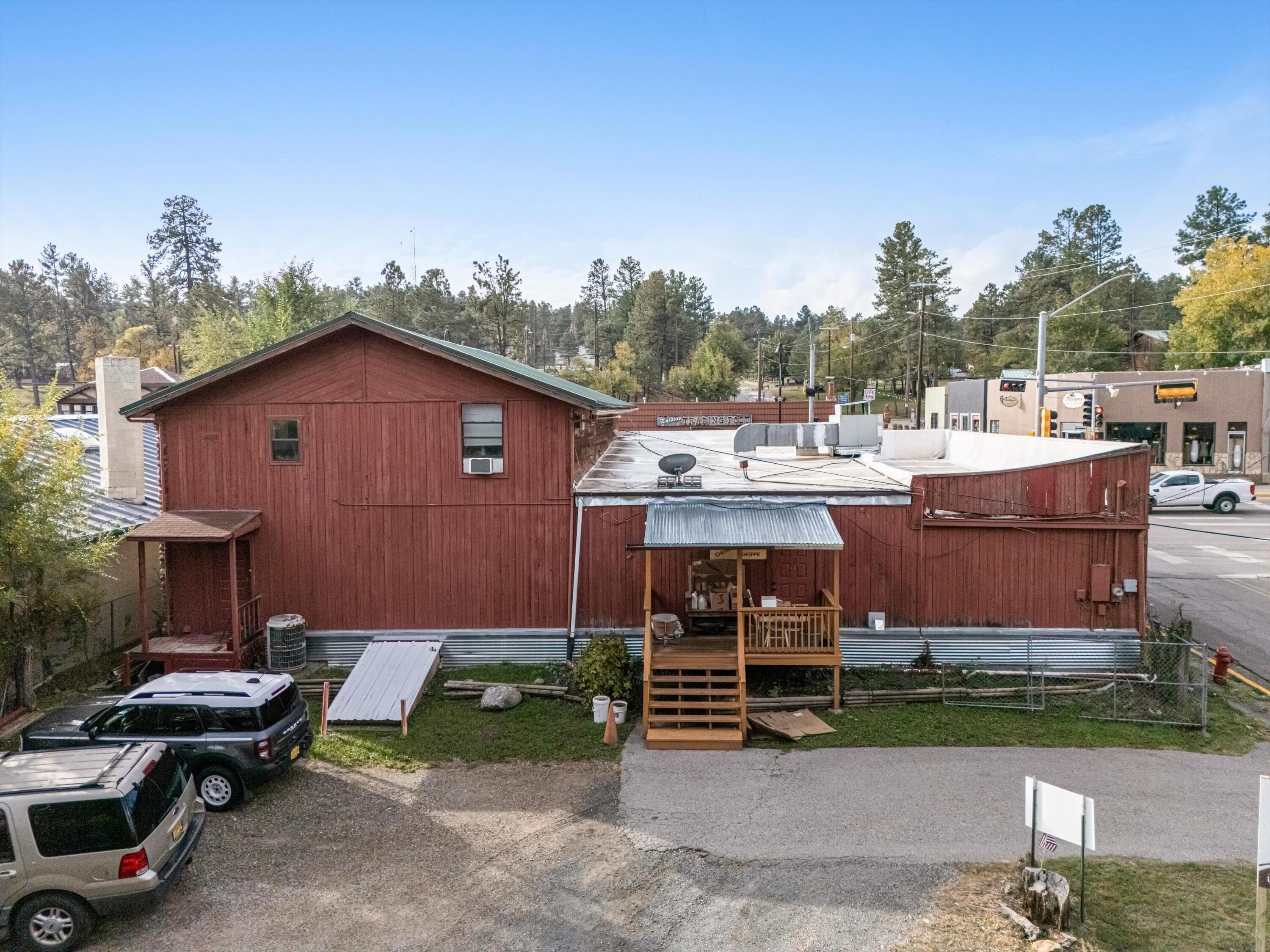 Photo 3 — 2550 Sudderth Drive