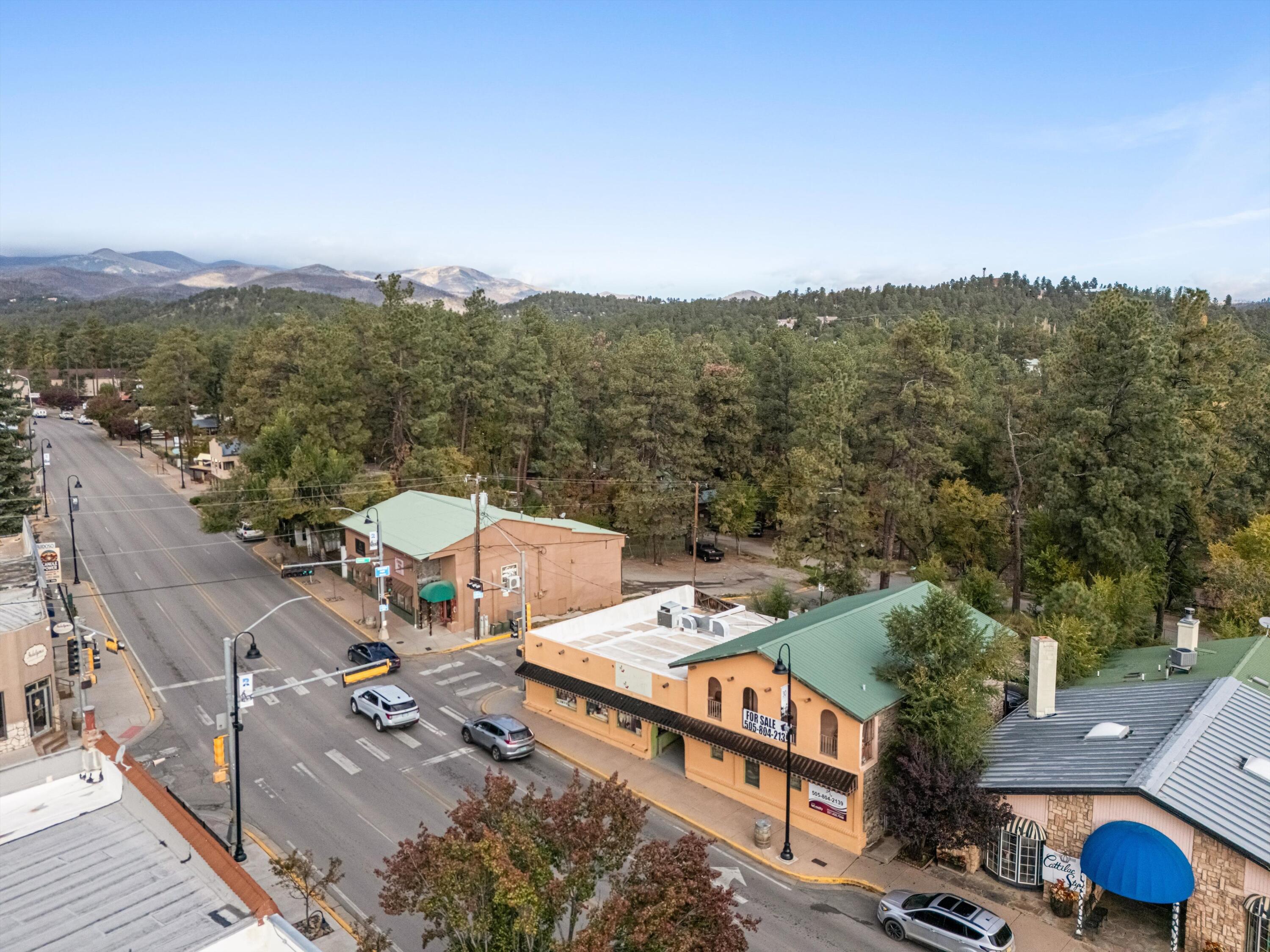 Photo 7 — 2550 Sudderth Drive