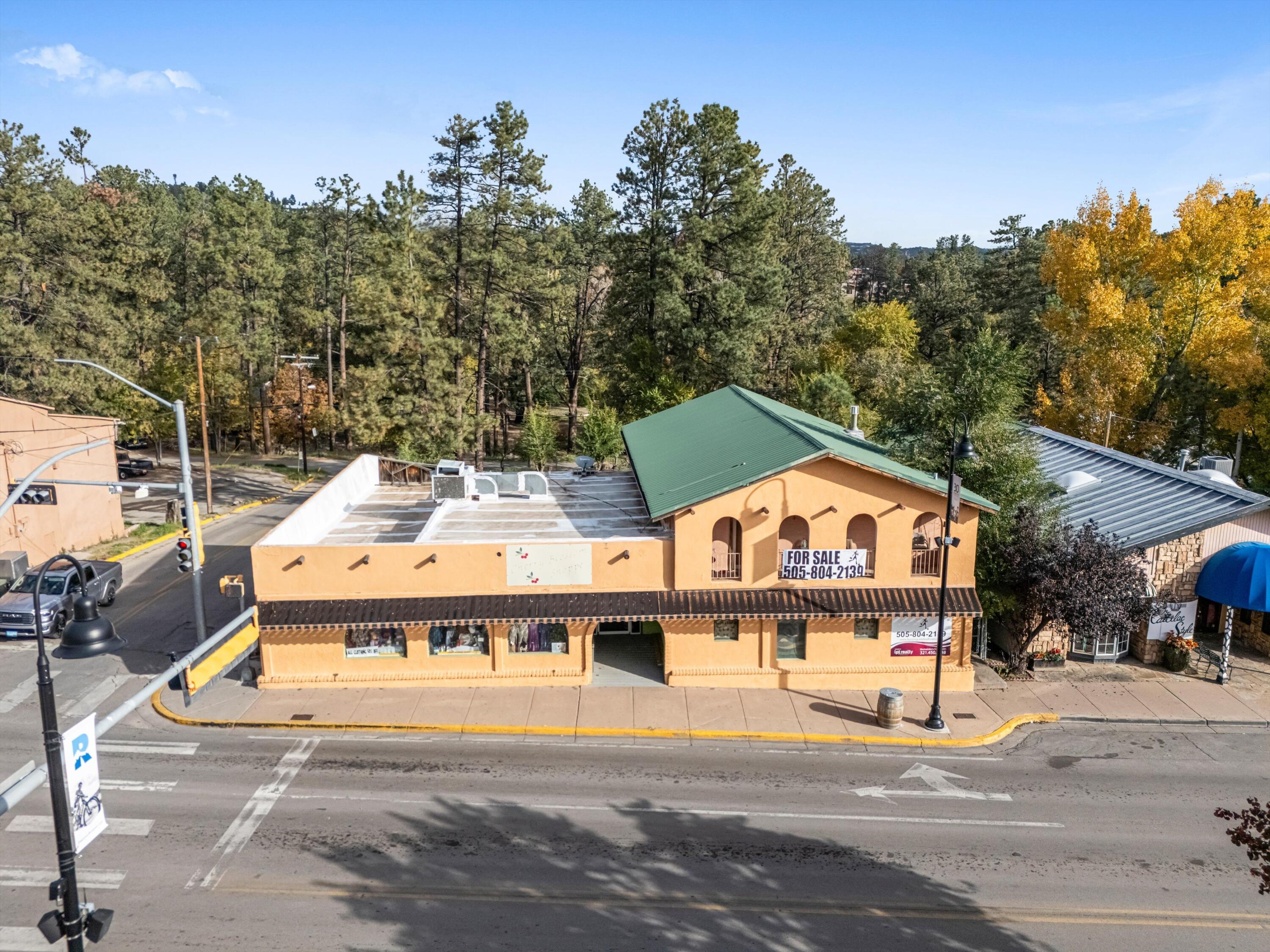 Photo 9 — 2550 Sudderth Drive