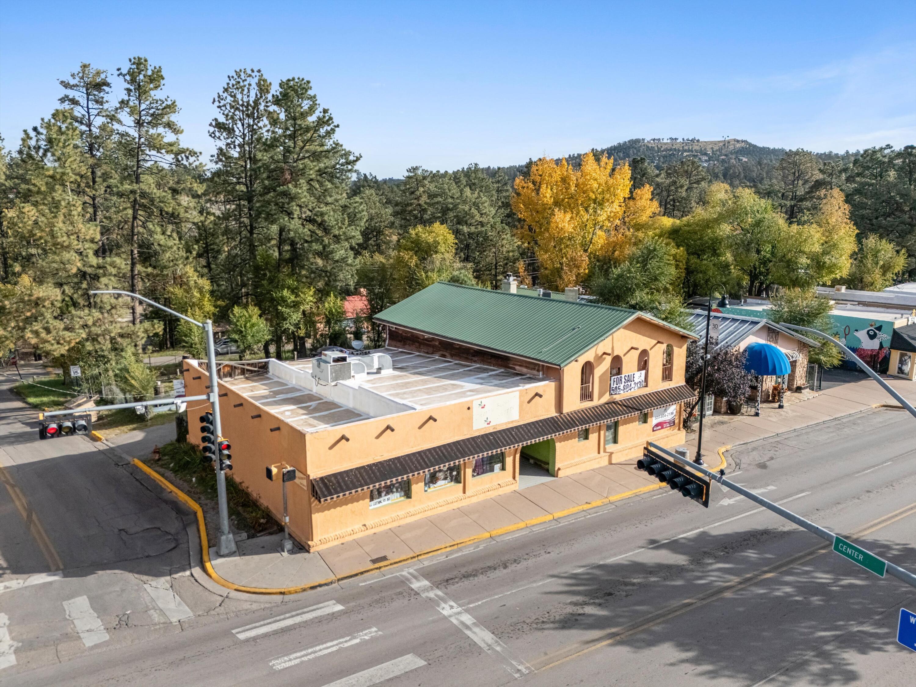 Photo 10 — 2550 Sudderth Drive