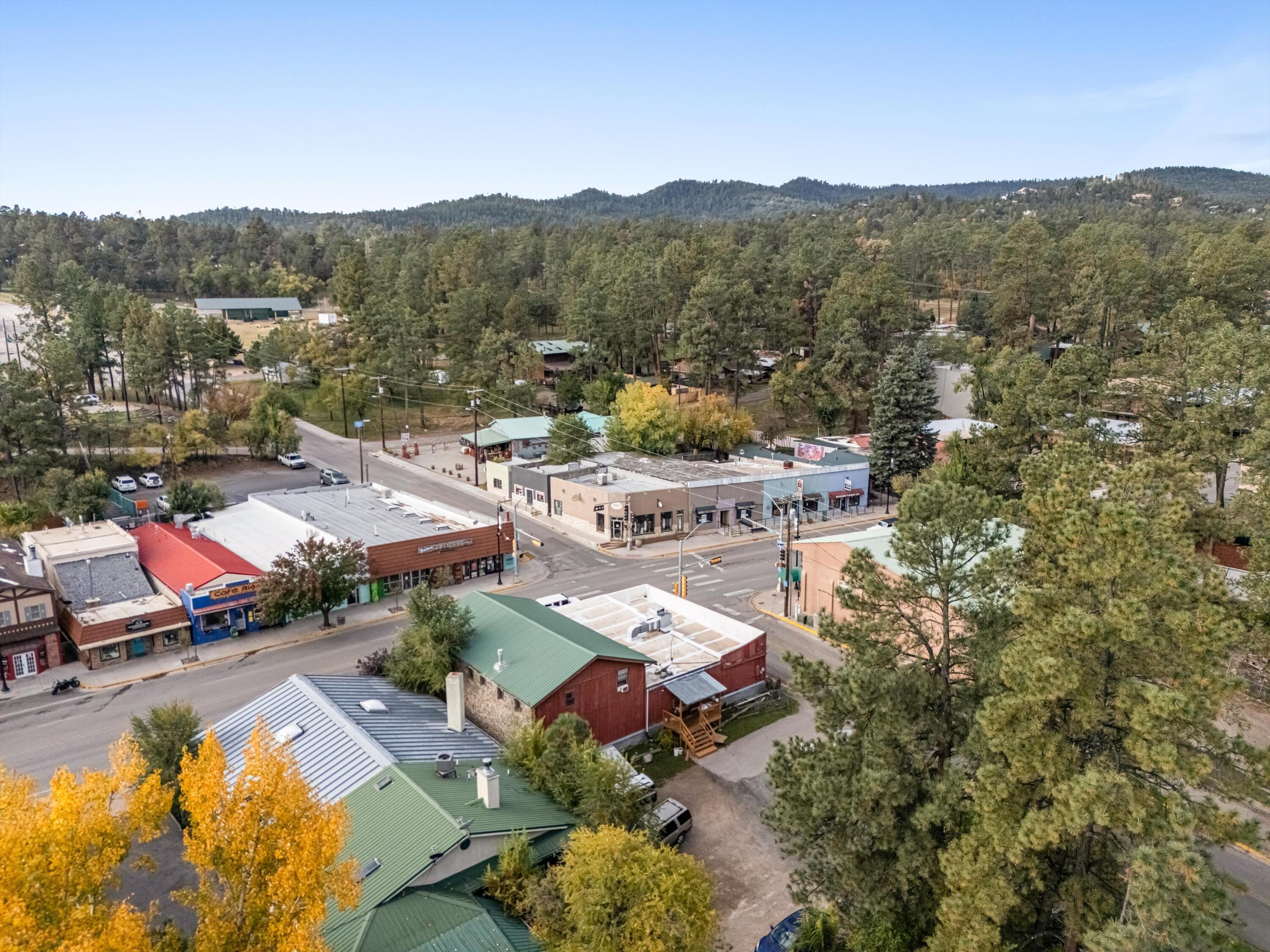 Photo 11 — 2550 Sudderth Drive