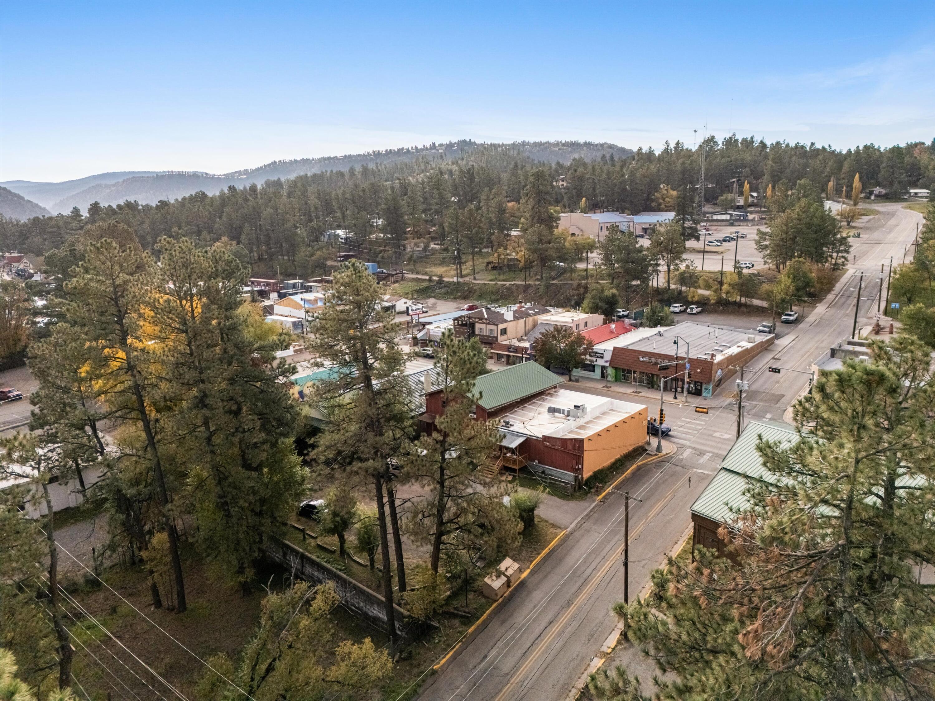 Photo 13 — 2550 Sudderth Drive