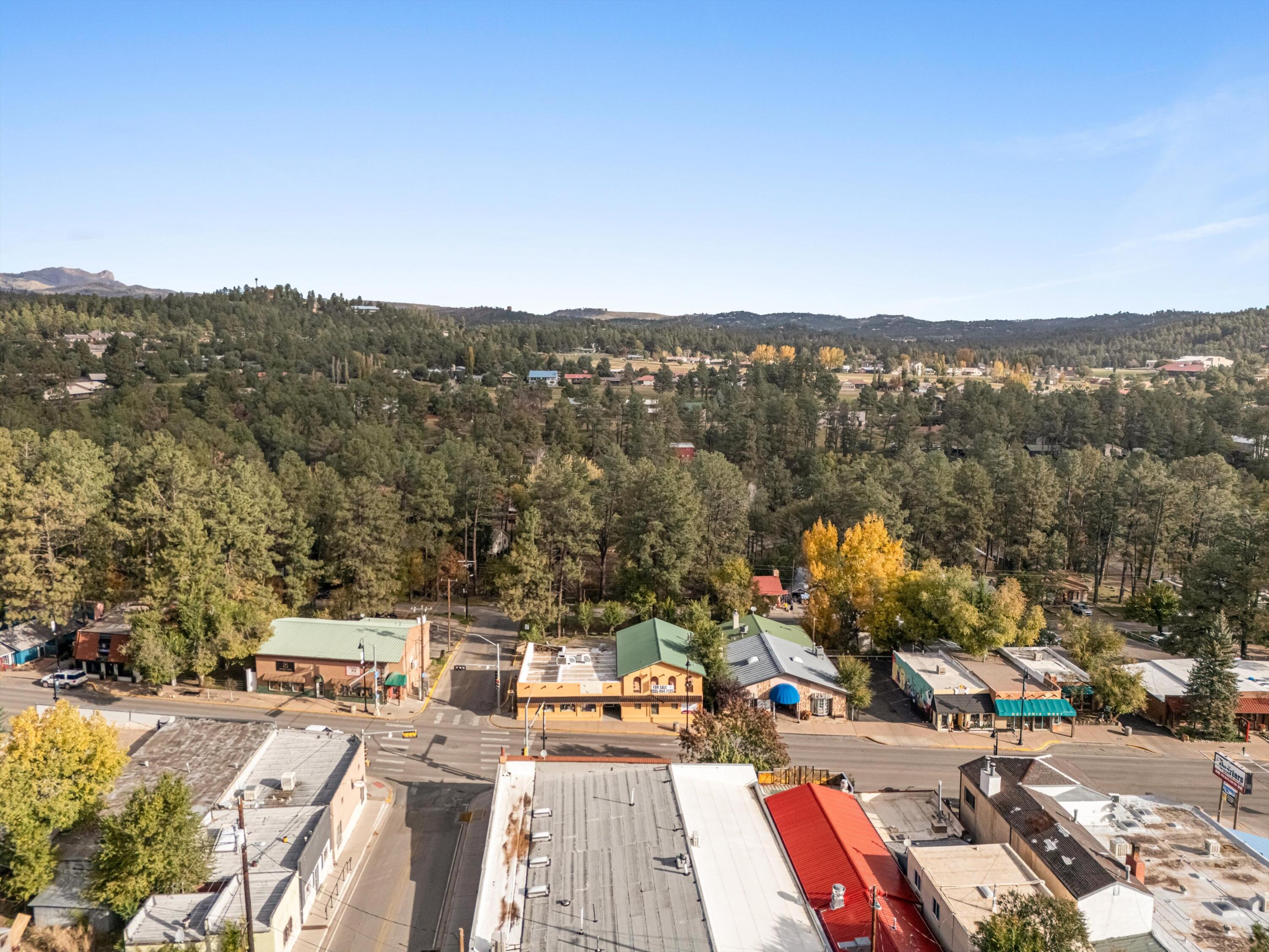 Photo 17 — 2550 Sudderth Drive