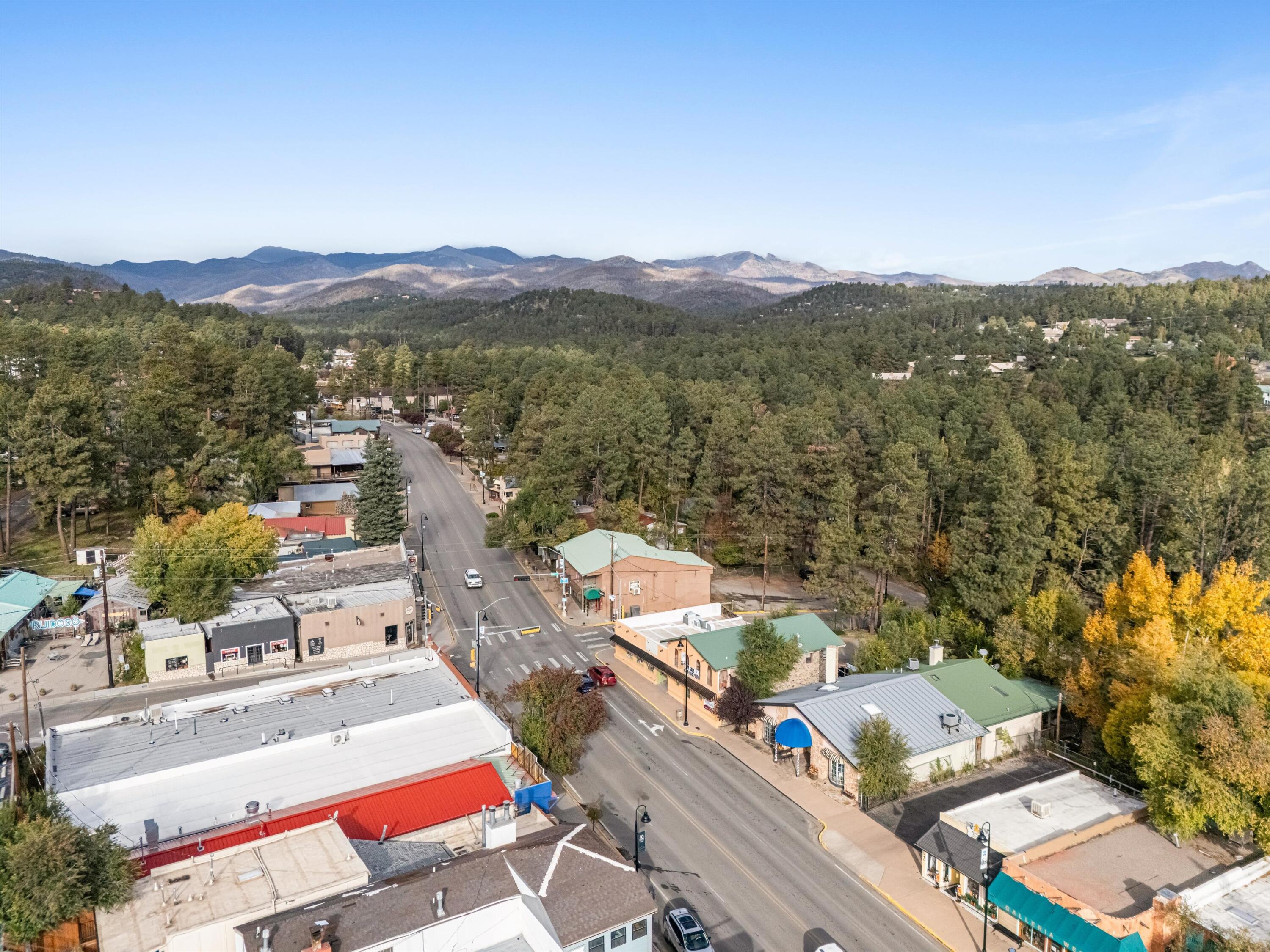 Photo 18 — 2550 Sudderth Drive