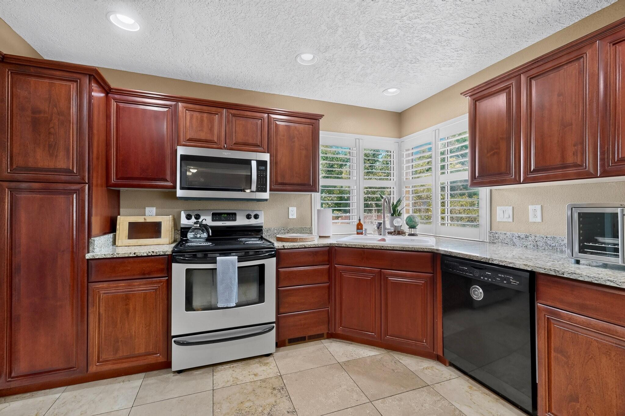 Photo 15 — 11612 Penfield Lane NE