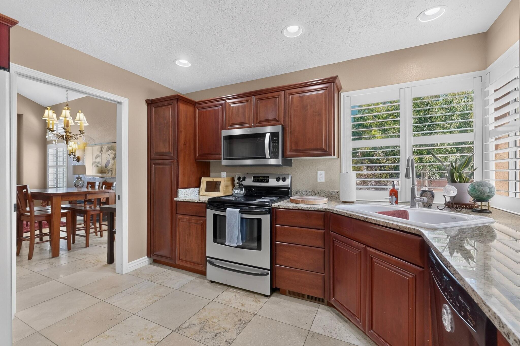 Photo 16 — 11612 Penfield Lane NE