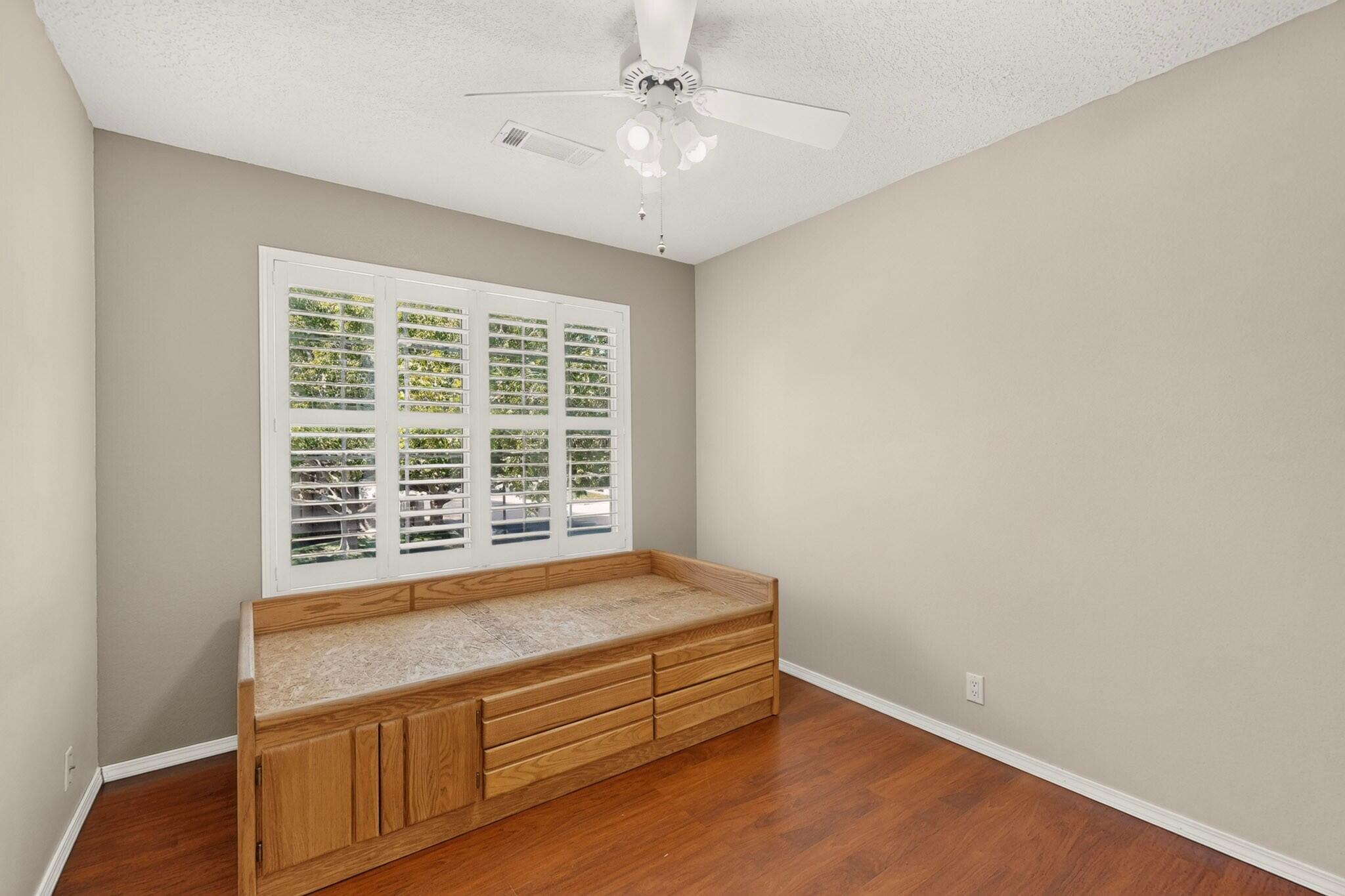 Photo 2 — 11612 Penfield Lane NE