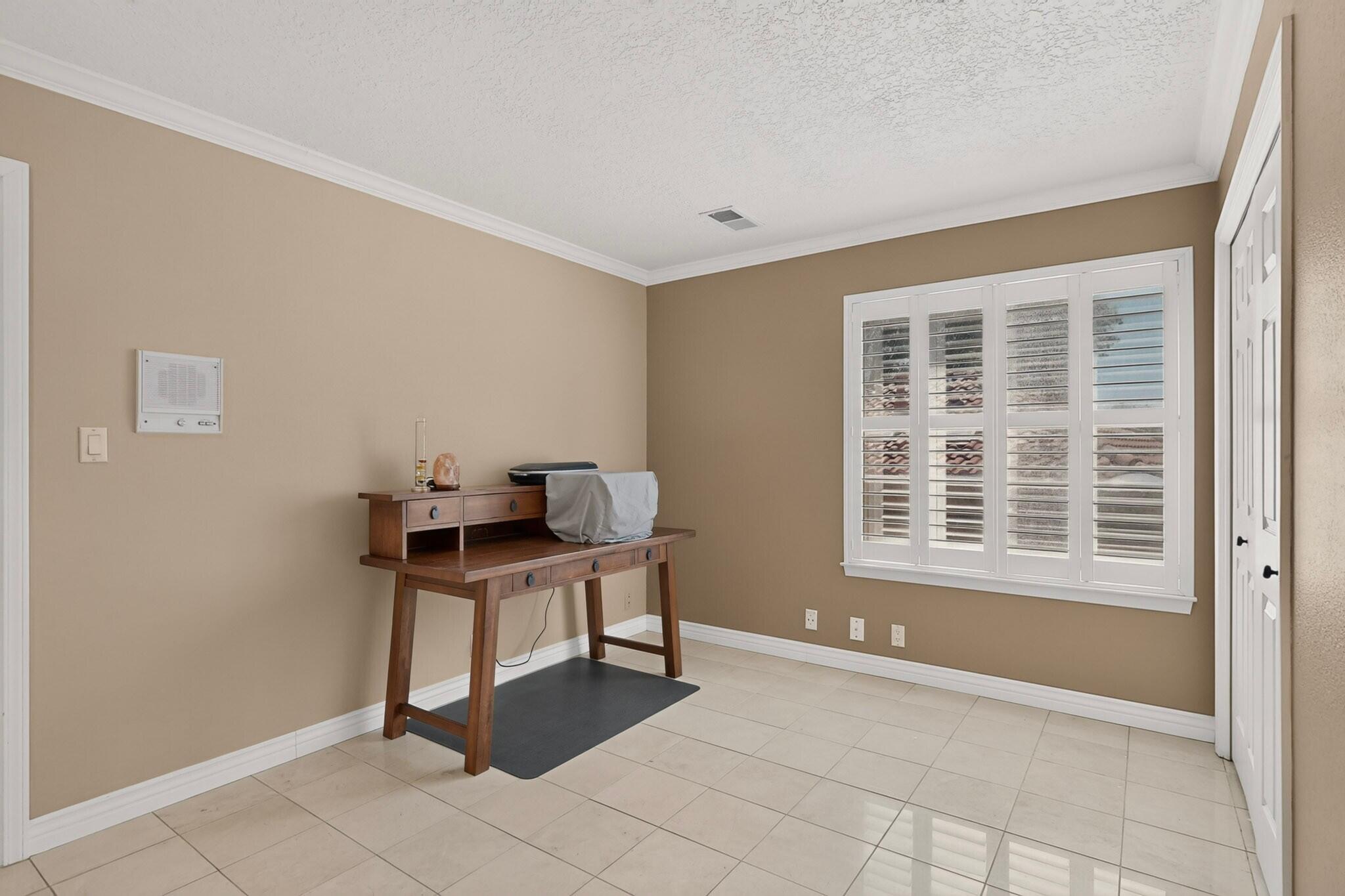 Photo 5 — 11612 Penfield Lane NE