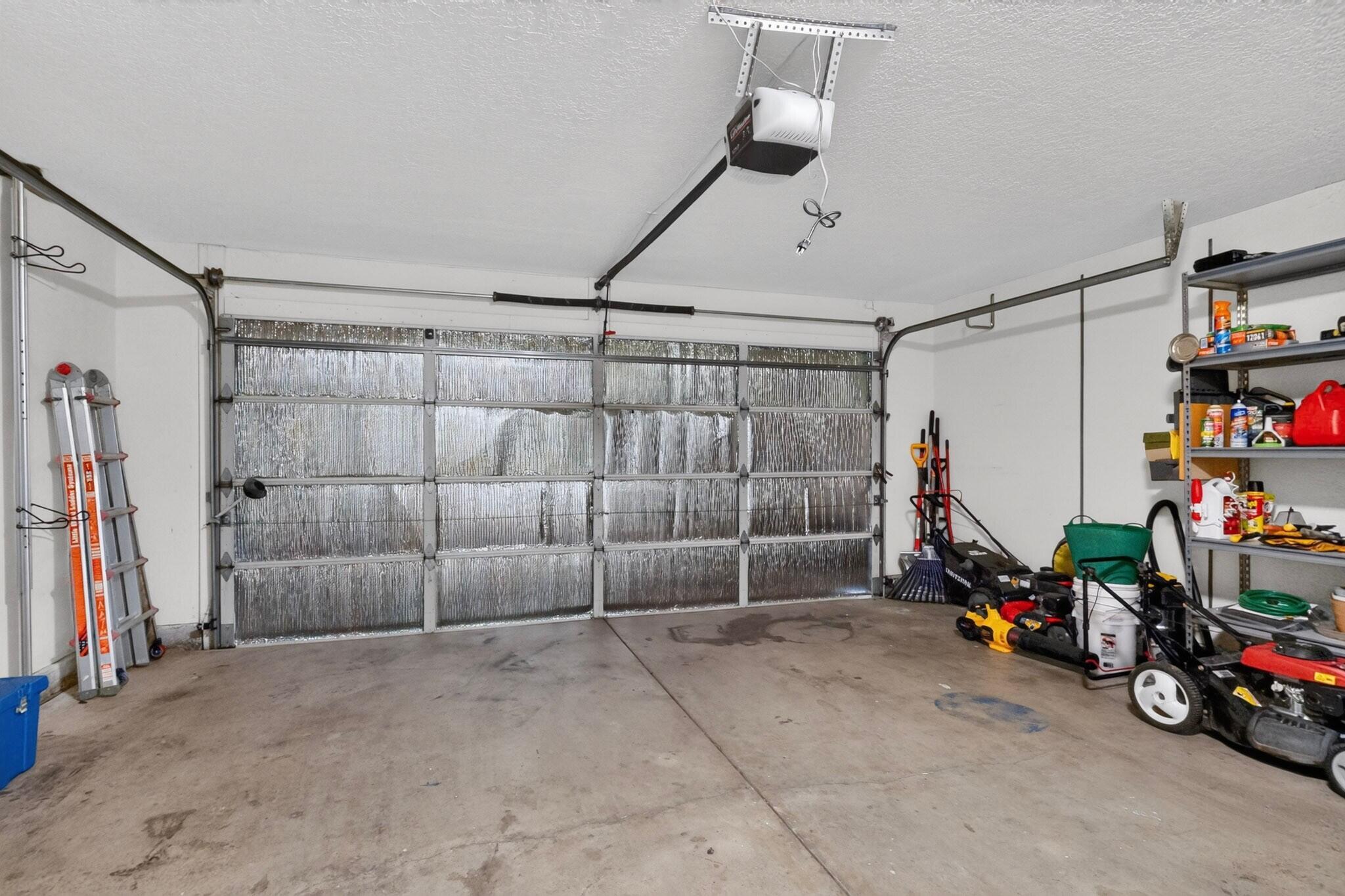 Photo 9 — 11612 Penfield Lane NE