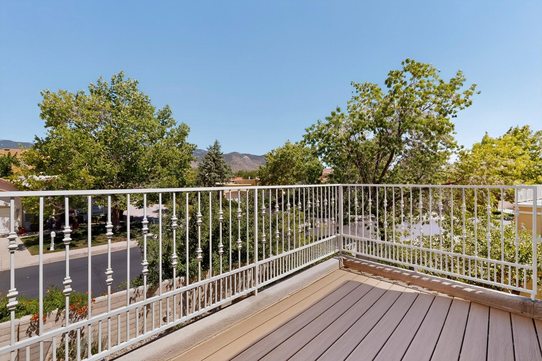 Photo 10 — 11612 Penfield Lane NE