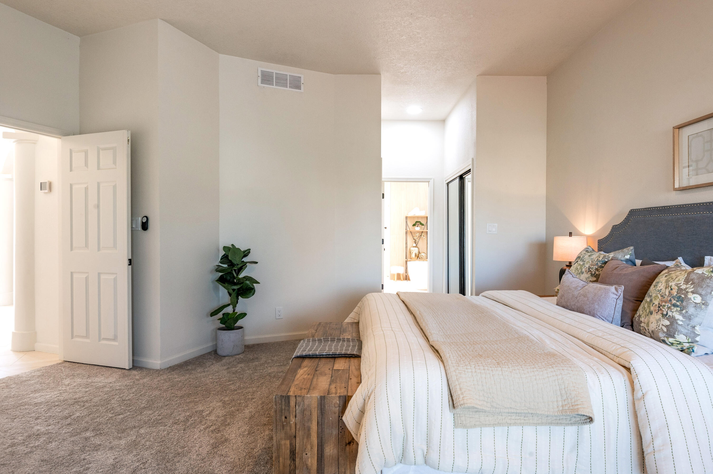 Photo 10 — 11509 Woodmar Lane NE