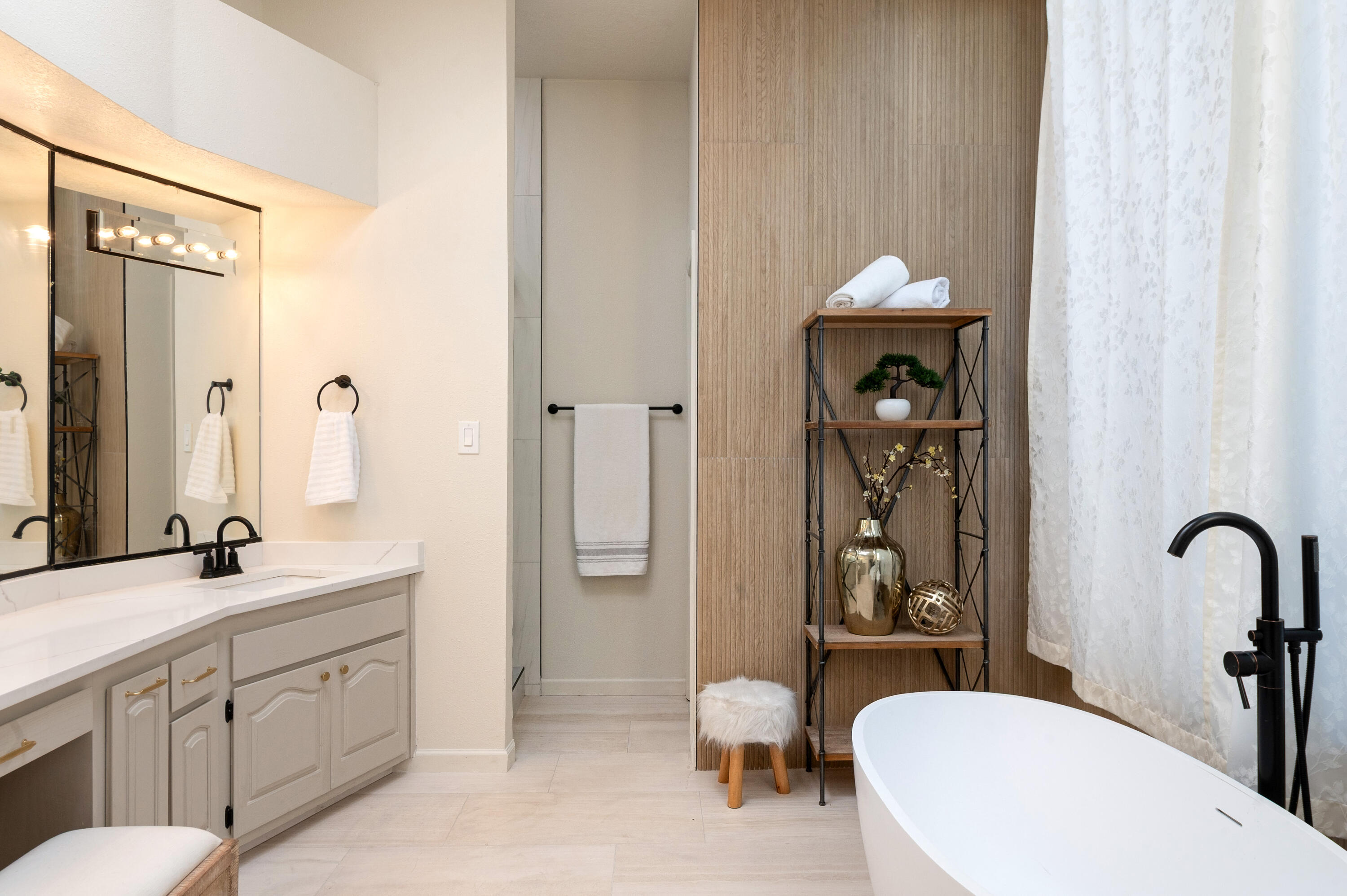 Photo 12 — 11509 Woodmar Lane NE