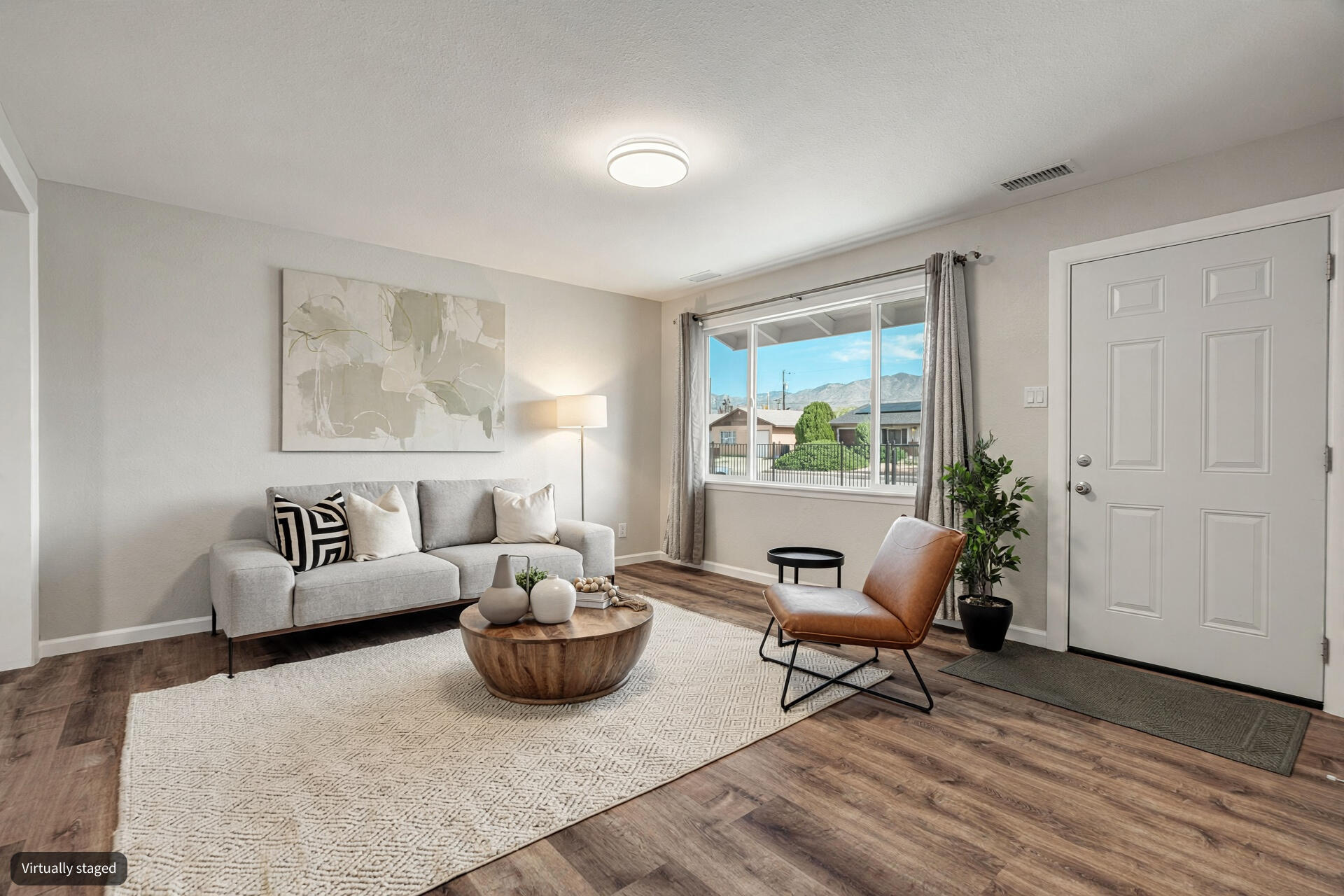 Photo 19 — 433 Mankin Street NE
