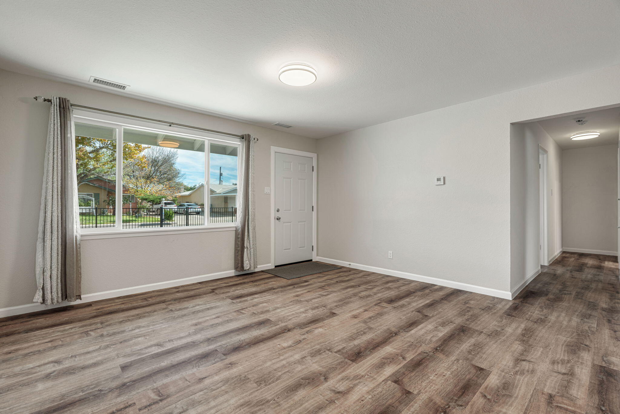 Photo 20 — 433 Mankin Street NE