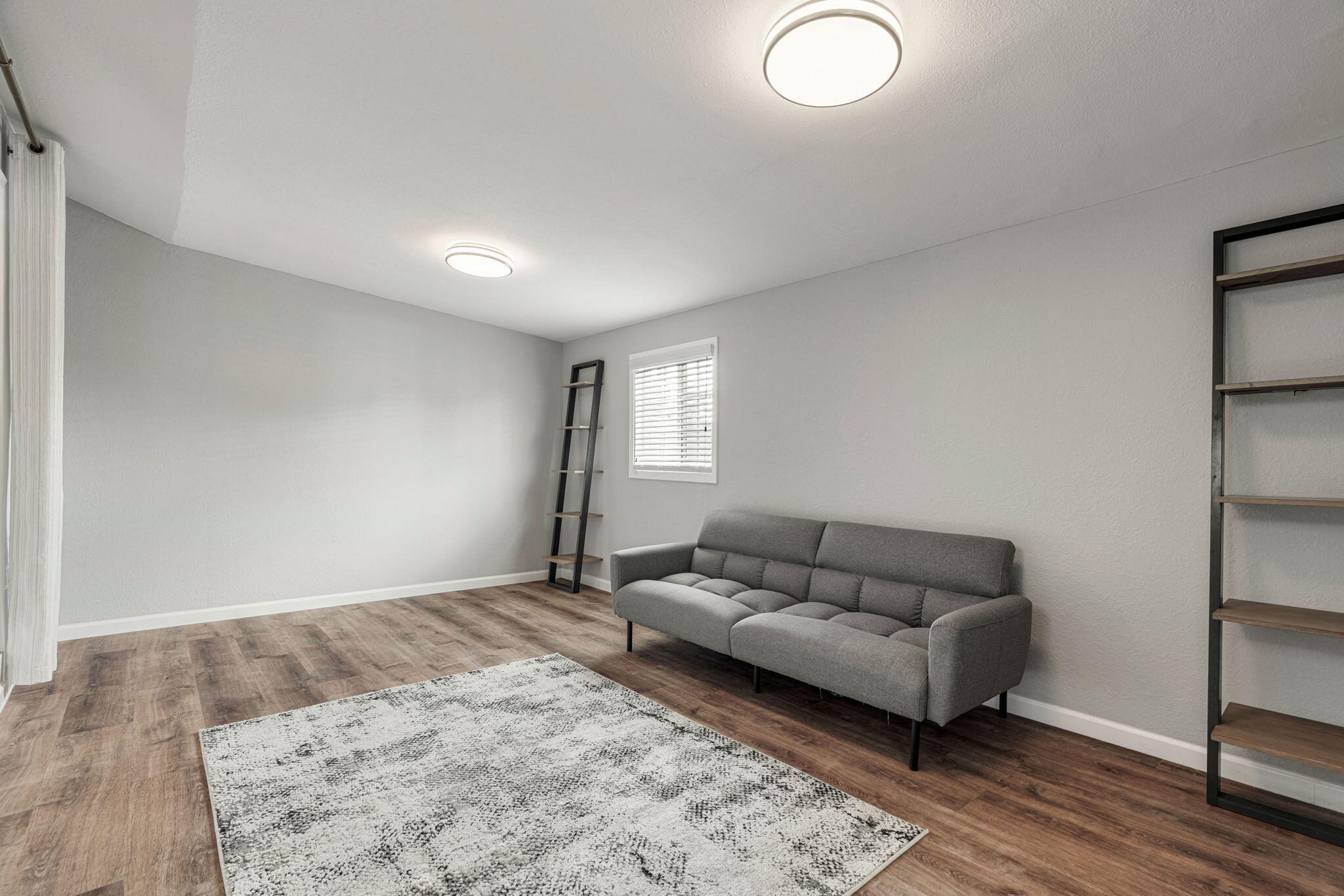 Photo 2 — 433 Mankin Street NE