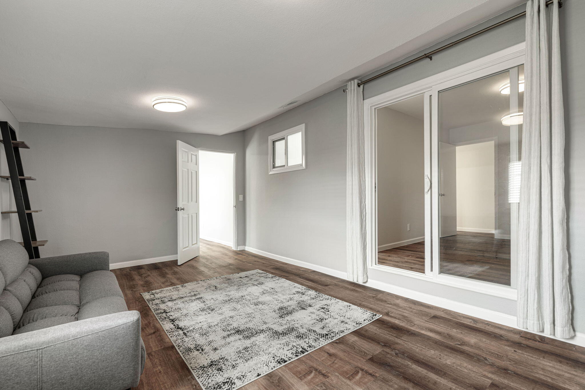 Photo 4 — 433 Mankin Street NE