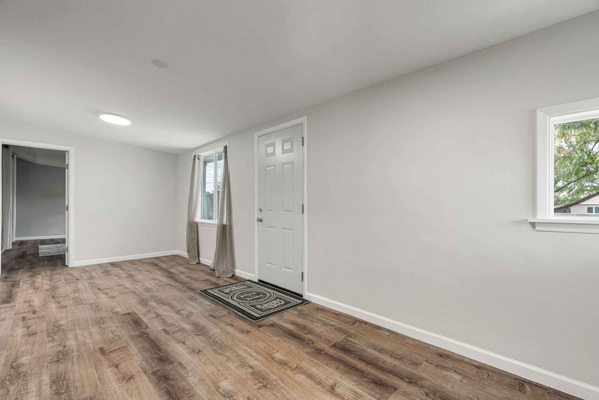 Photo 11 — 433 Mankin Street NE