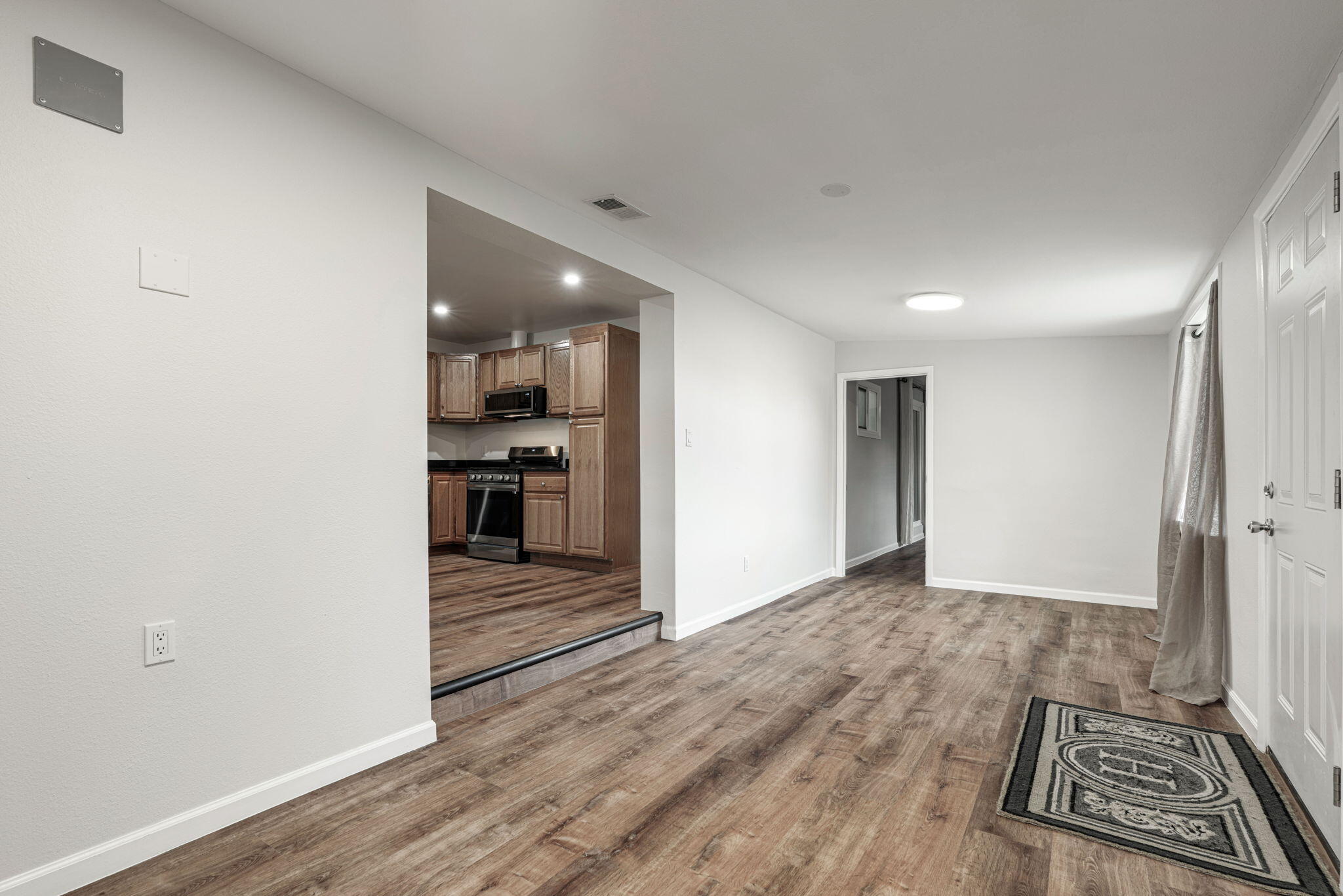 Photo 12 — 433 Mankin Street NE