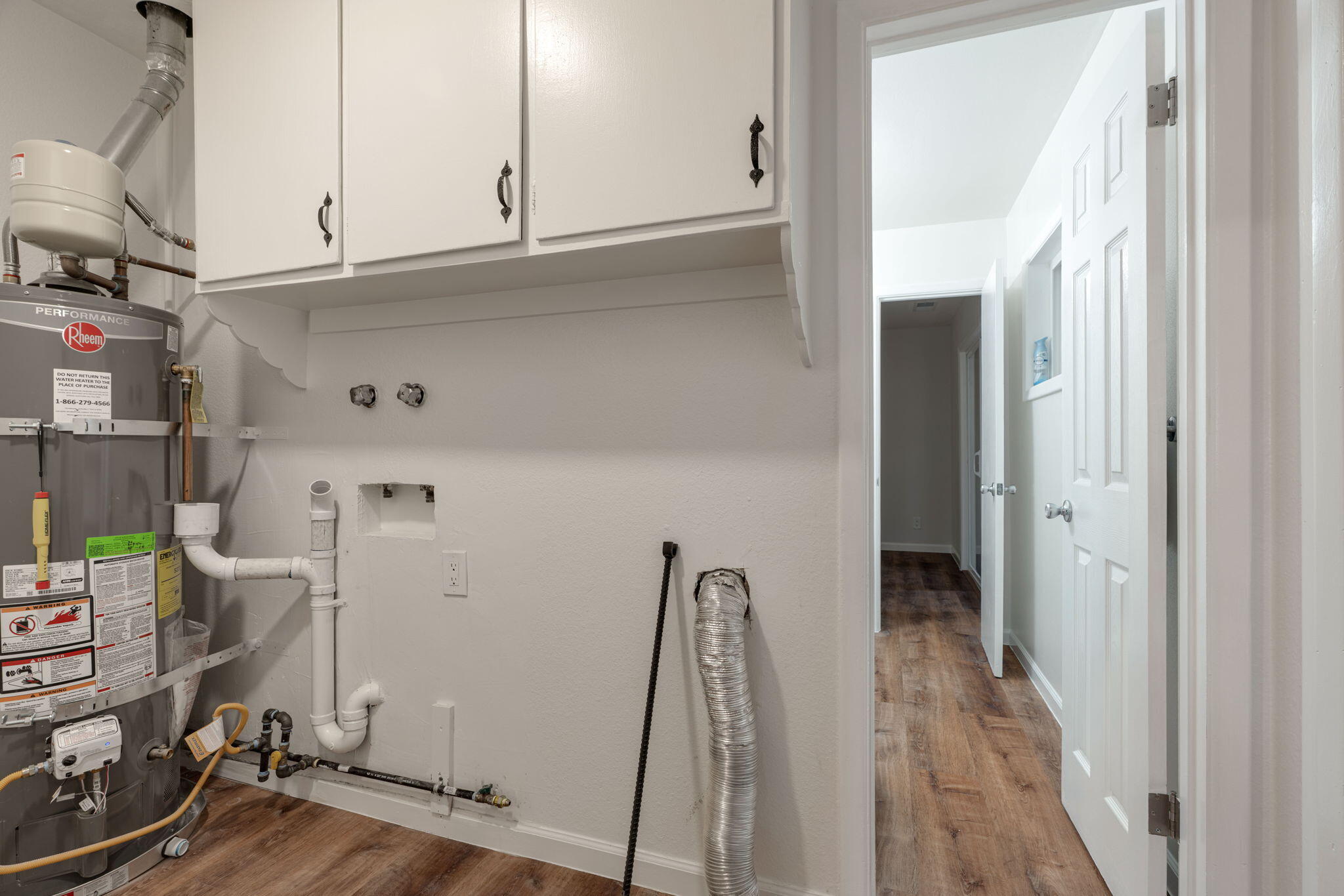 Photo 14 — 433 Mankin Street NE