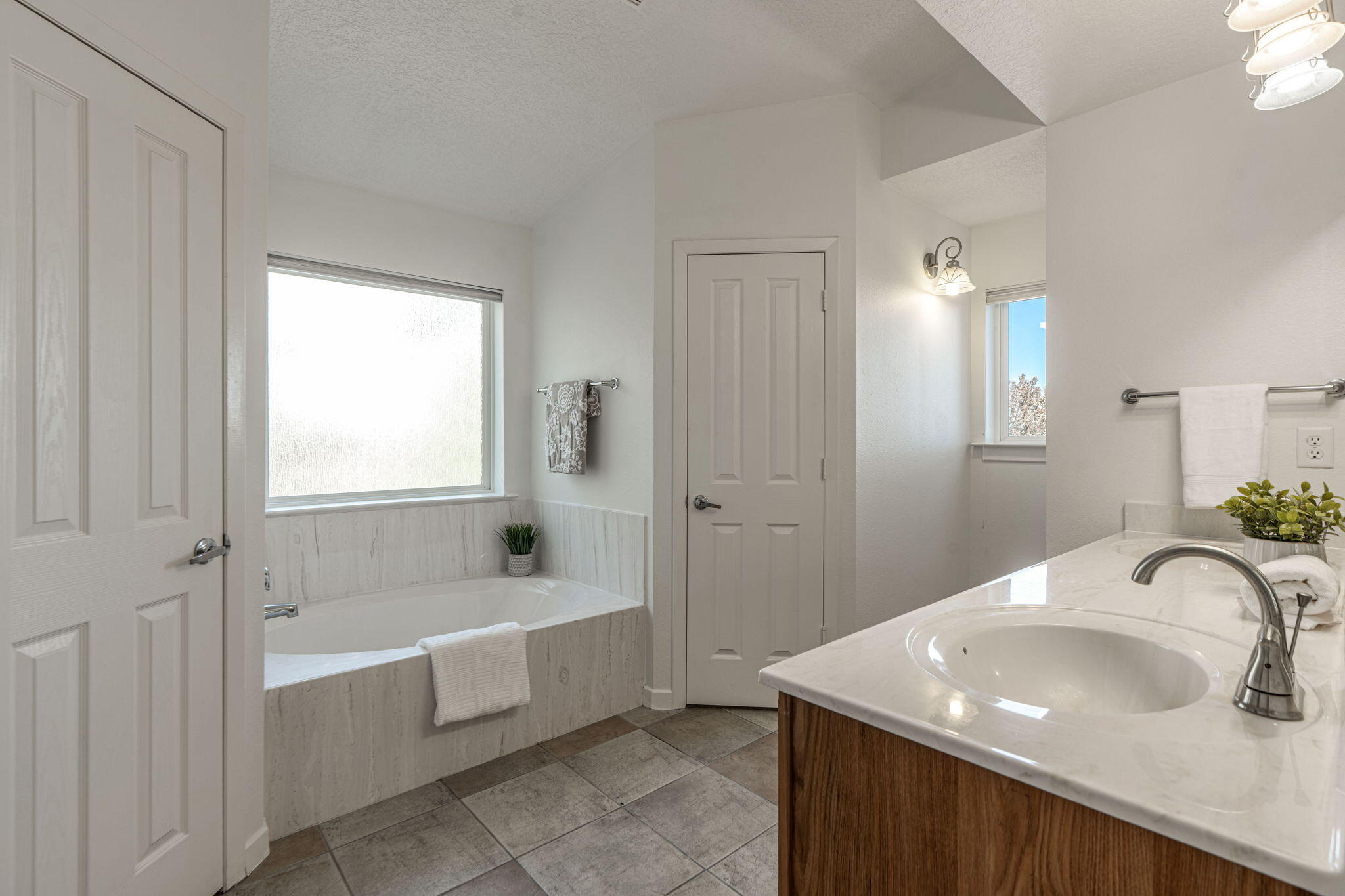 Photo 5 — 324 Encantado Ridge Court NE